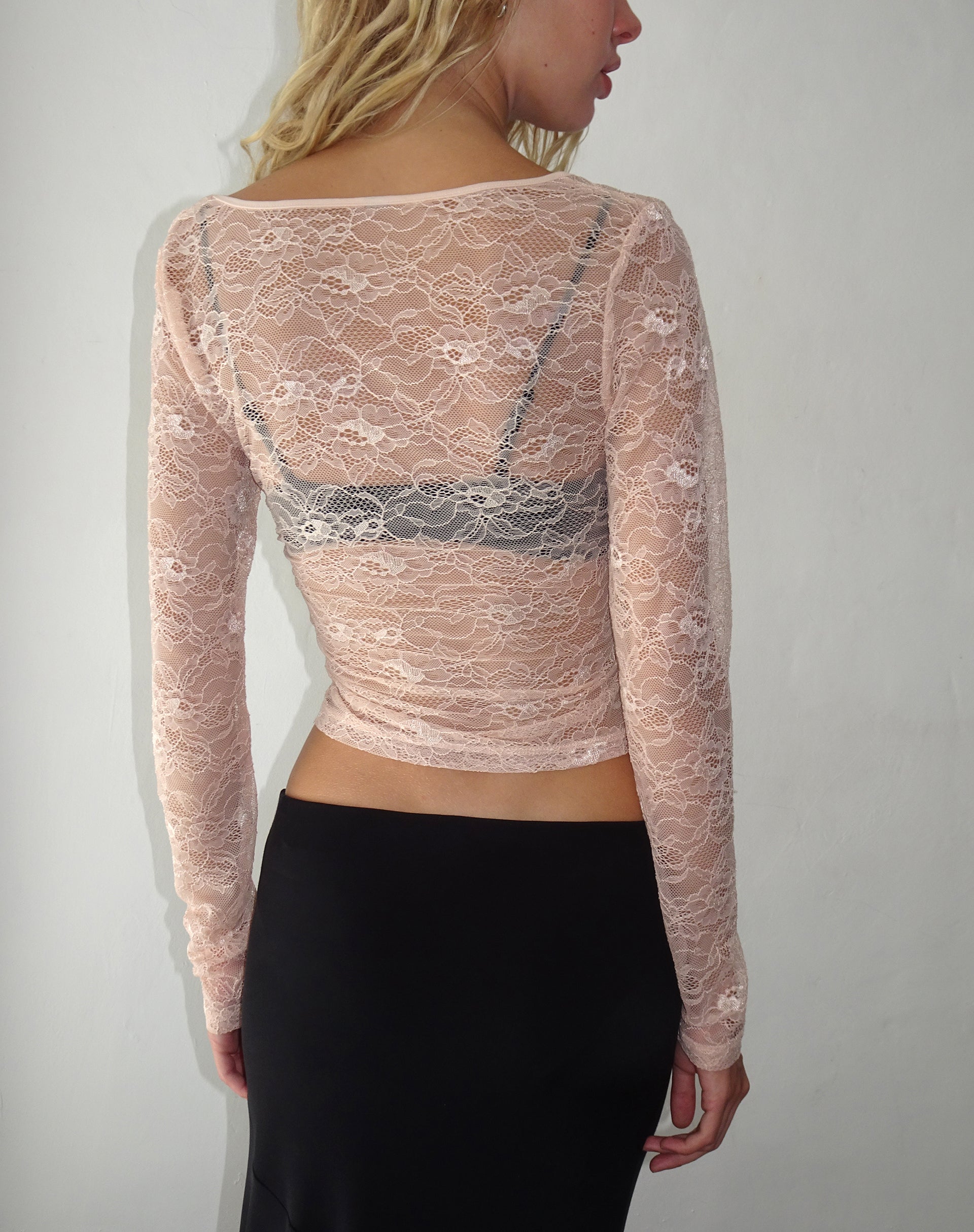Immagine di Lainey Top in pizzo a maniche lunghe in Blush