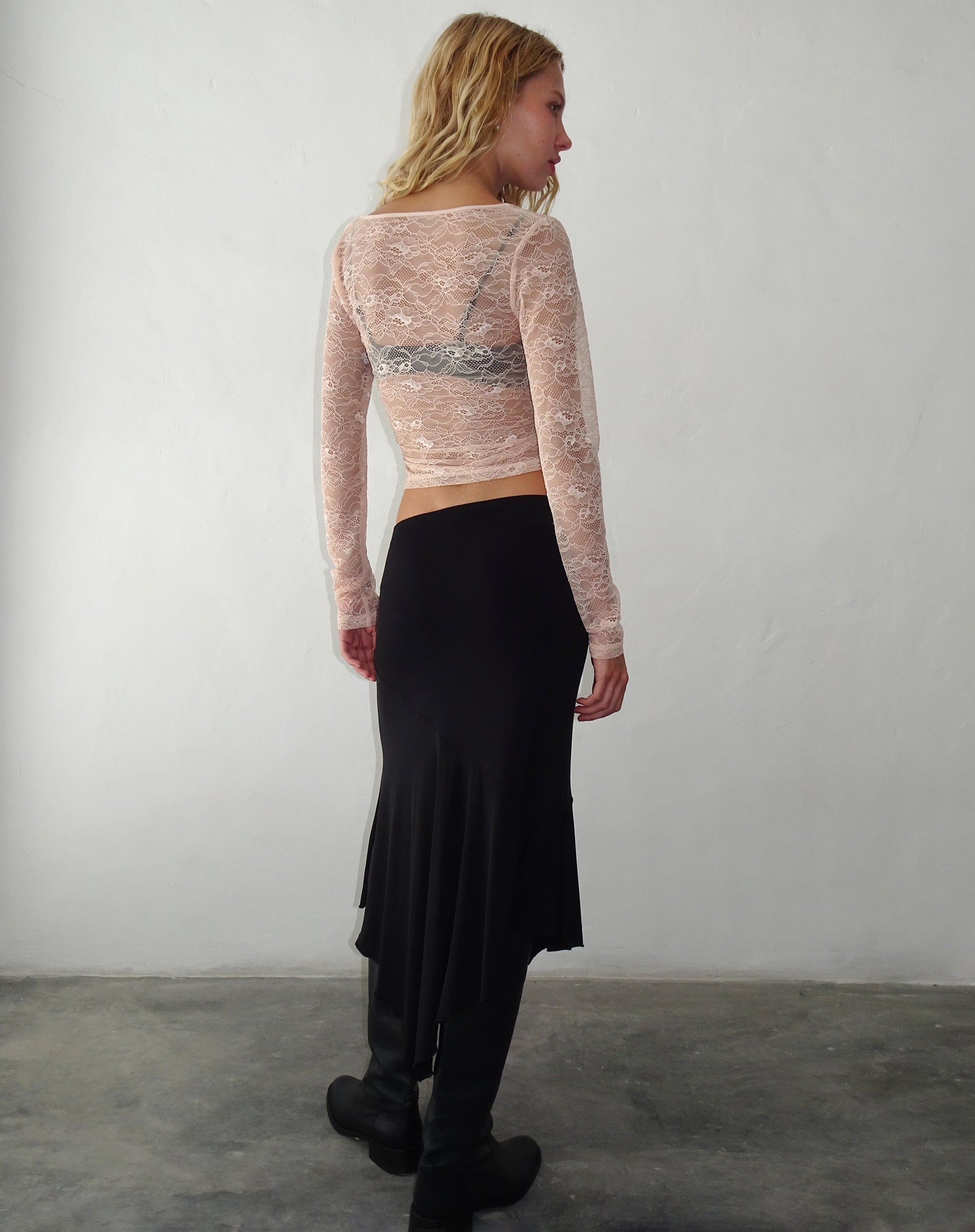 Immagine di Lainey Top in pizzo a maniche lunghe in Blush