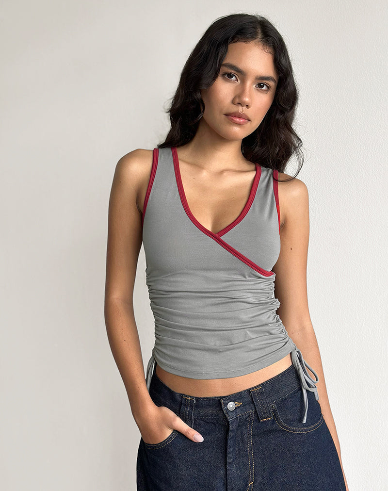 Immagine di Laird Wrap Top in grigio con bordino rosso Adrenaline
