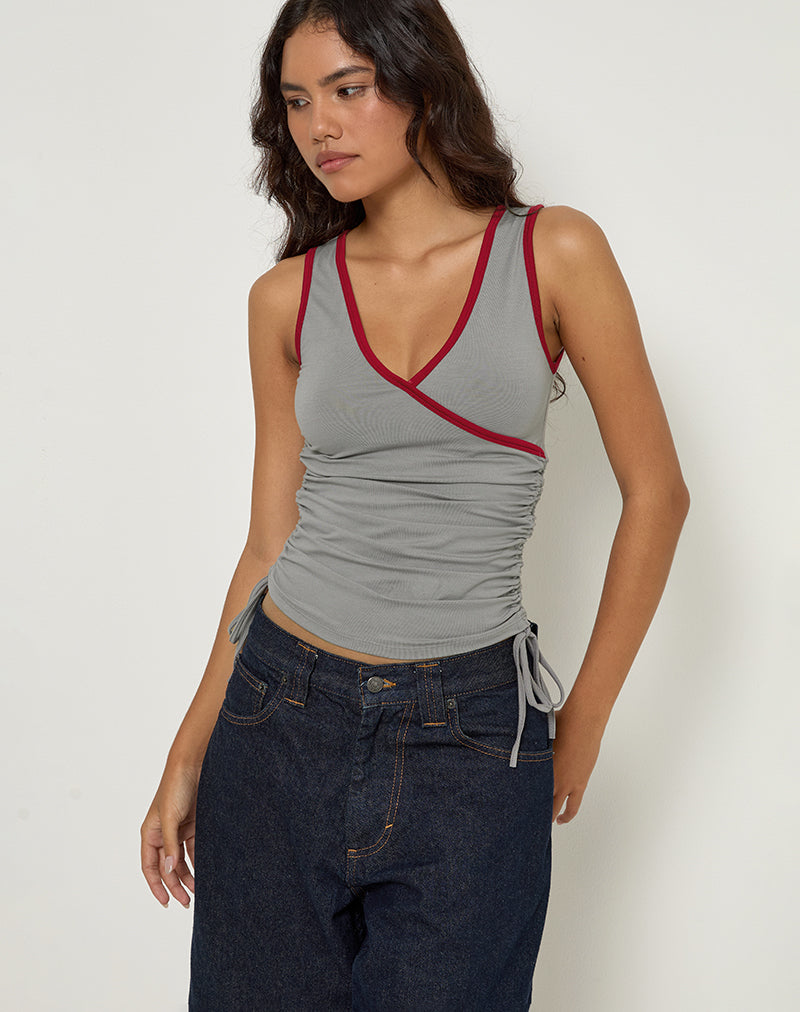 Immagine di Laird Wrap Top in grigio con bordino rosso Adrenaline