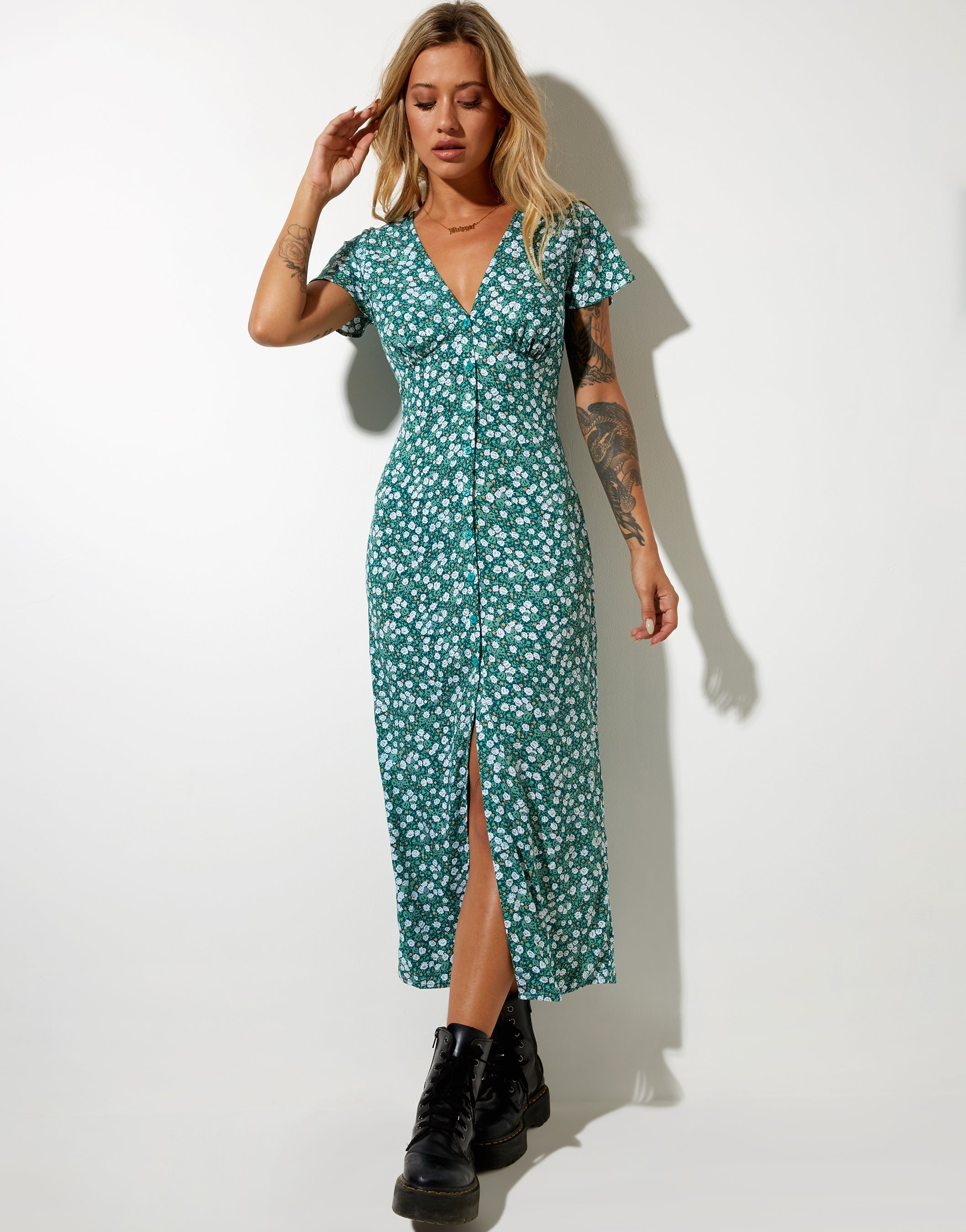 Immagine di Larin Midi Dress in verde campo floreale