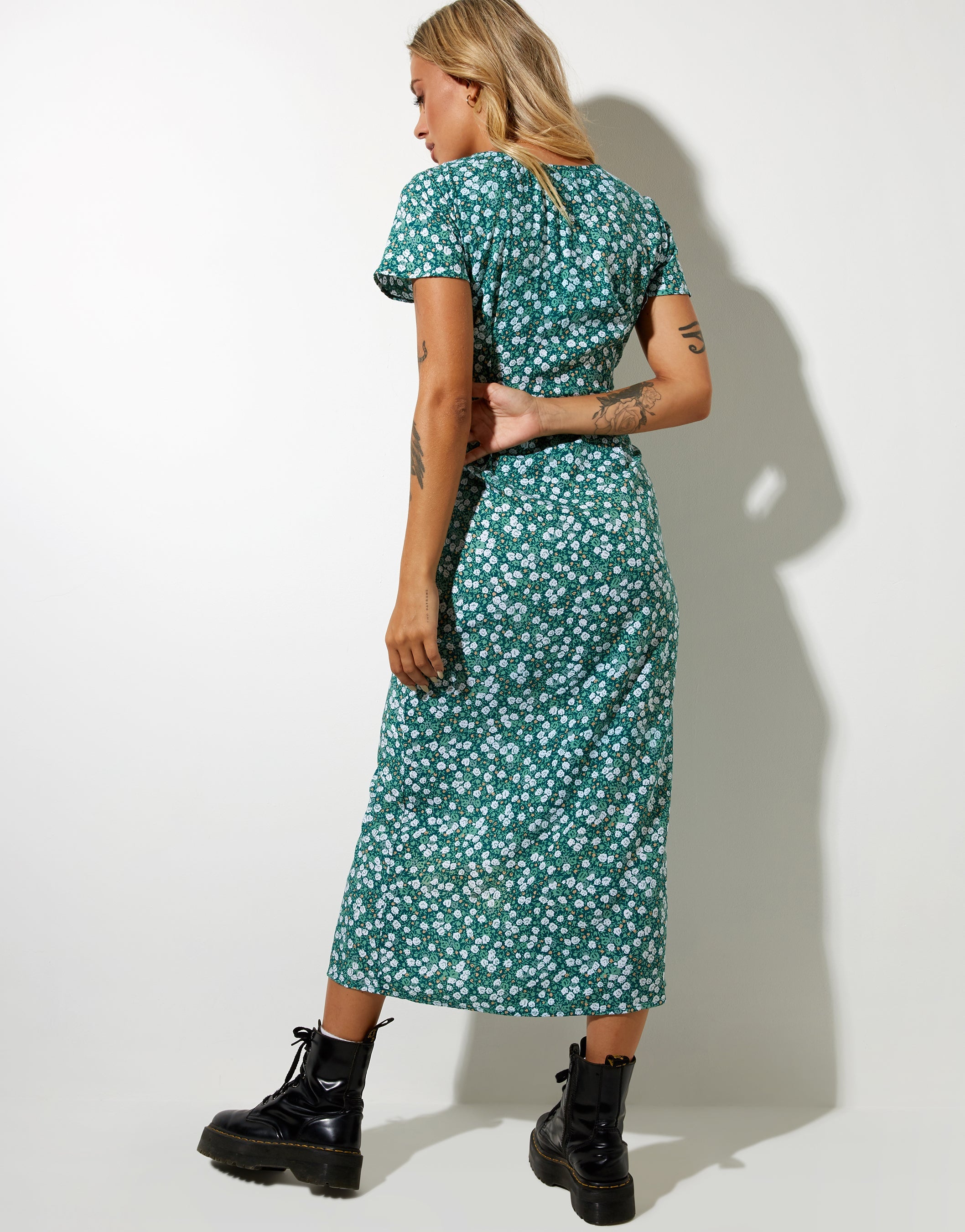 Immagine di Larin Midi Dress in verde campo floreale