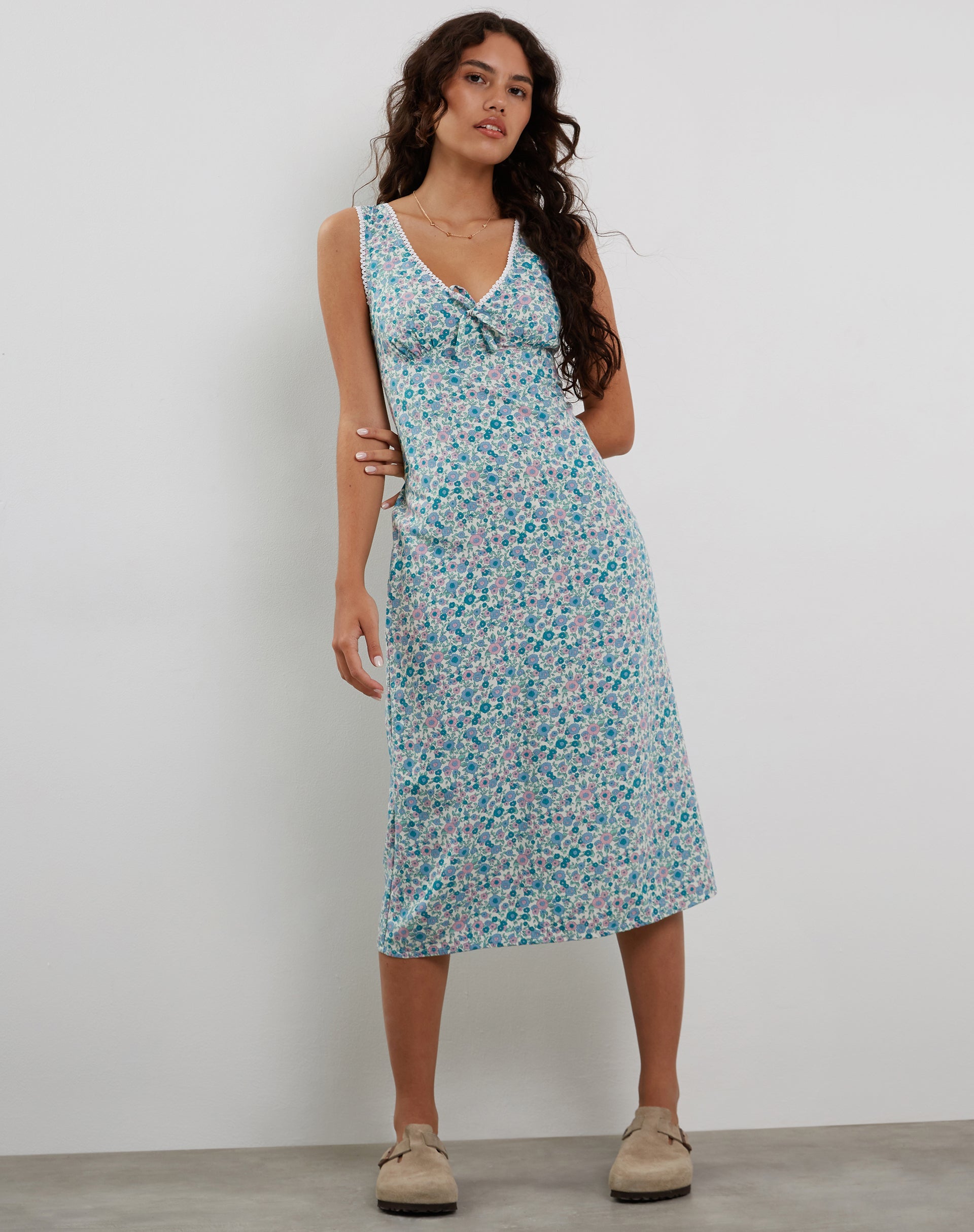 Immagine di Lavisha Midi Dress in Flower Power Blu
