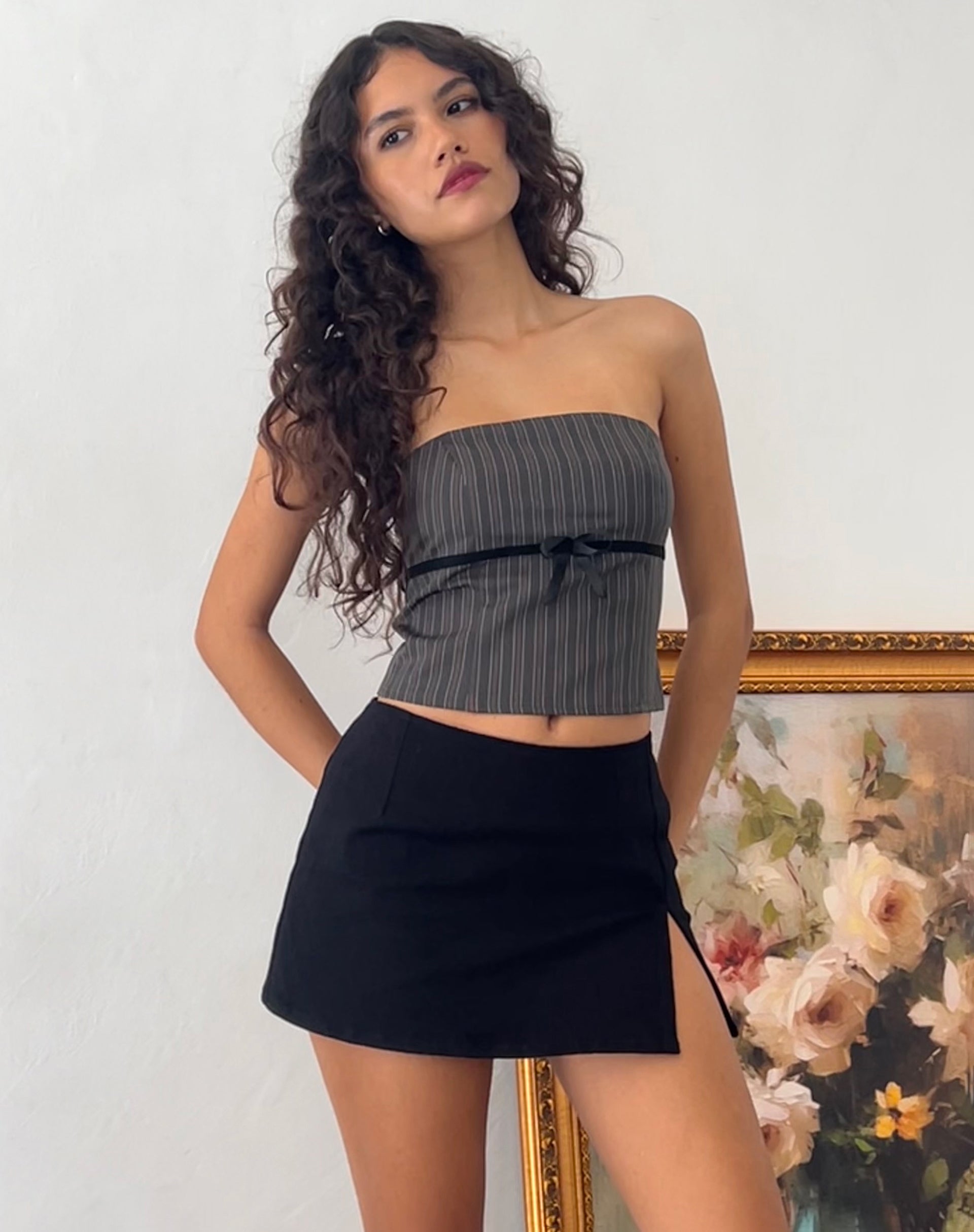 Immagine del top a tubo Leggy in gessato grigio