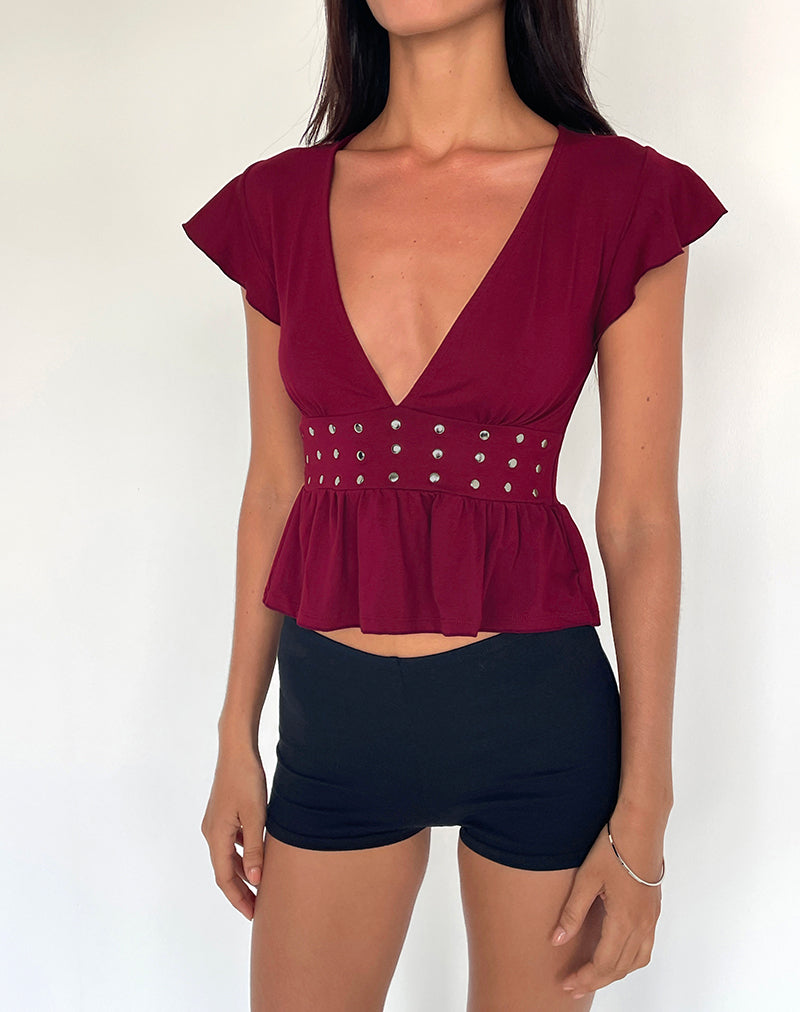 Top Leisma con volant in jersey borgogna con borchie