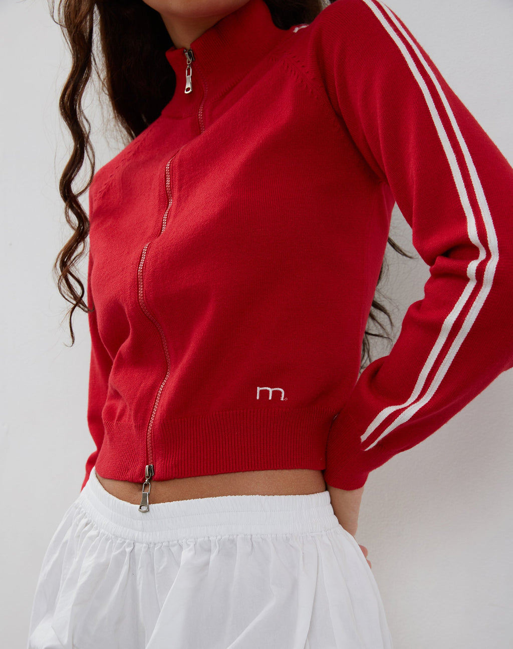 Giacca Lennon con zip in rosso con strisce laterali bianche
