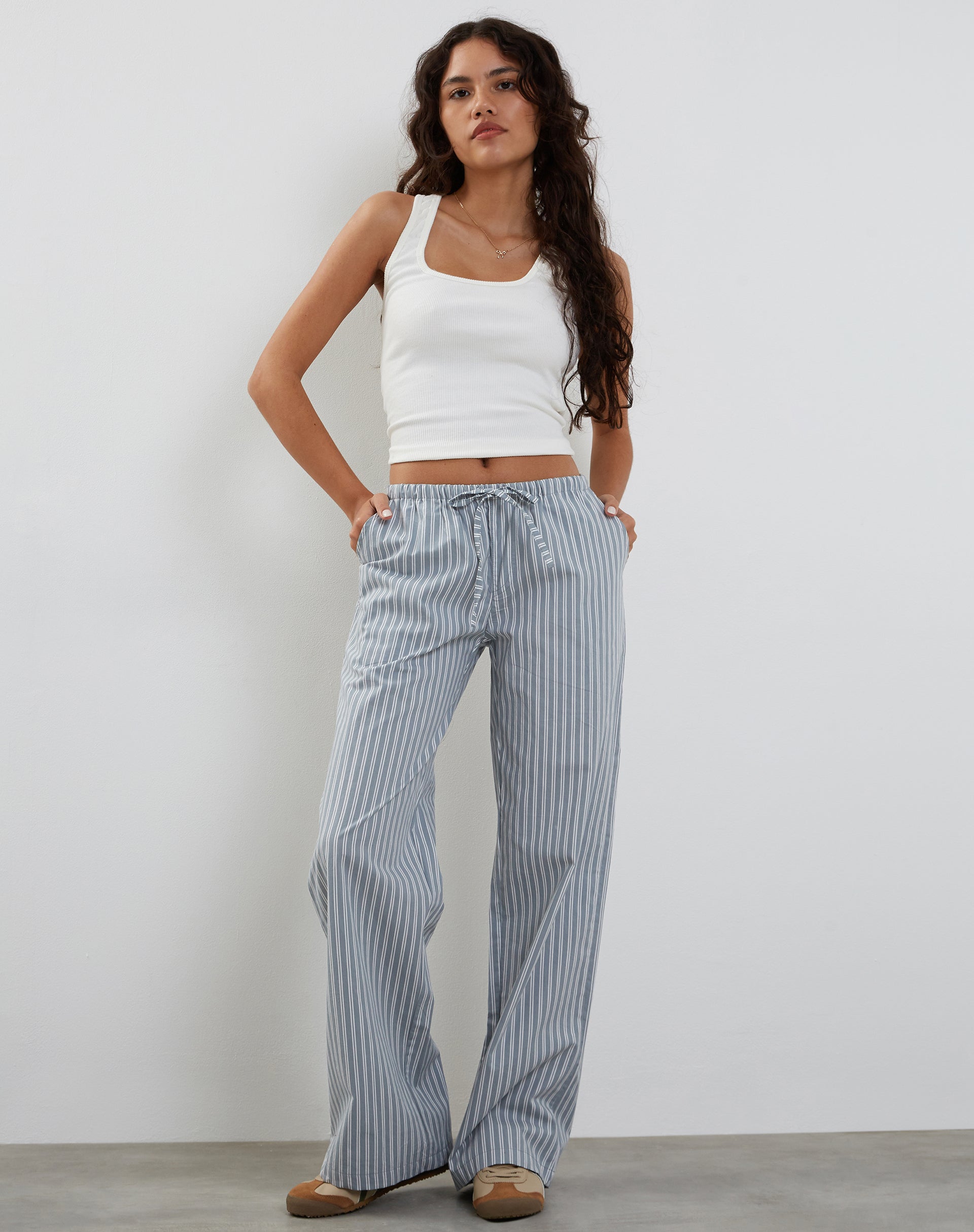 Immagine di Lirura Pantalone a gamba larga in grigio con strisce bianche