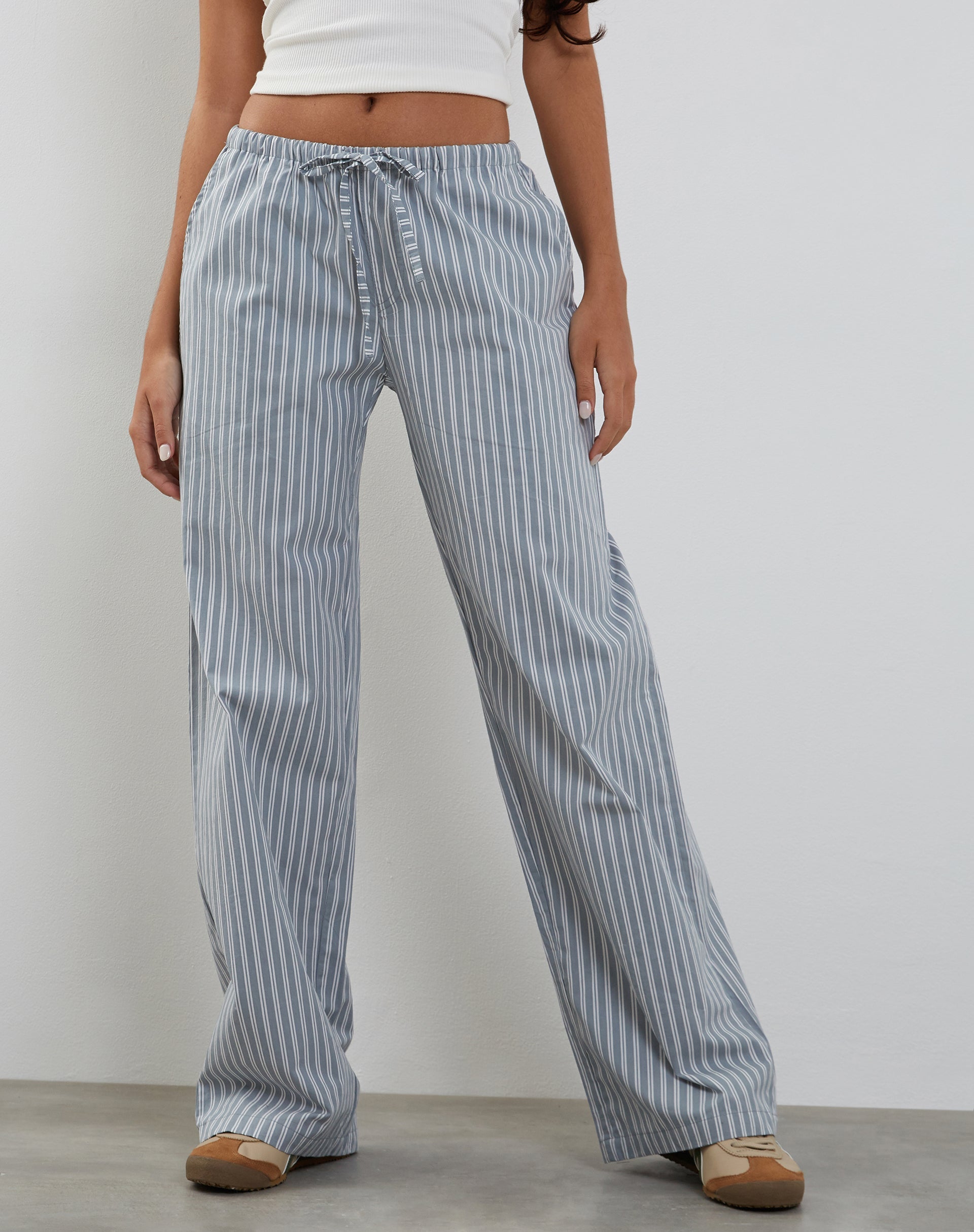 Immagine di Lirura Pantalone a gamba larga in grigio con strisce bianche
