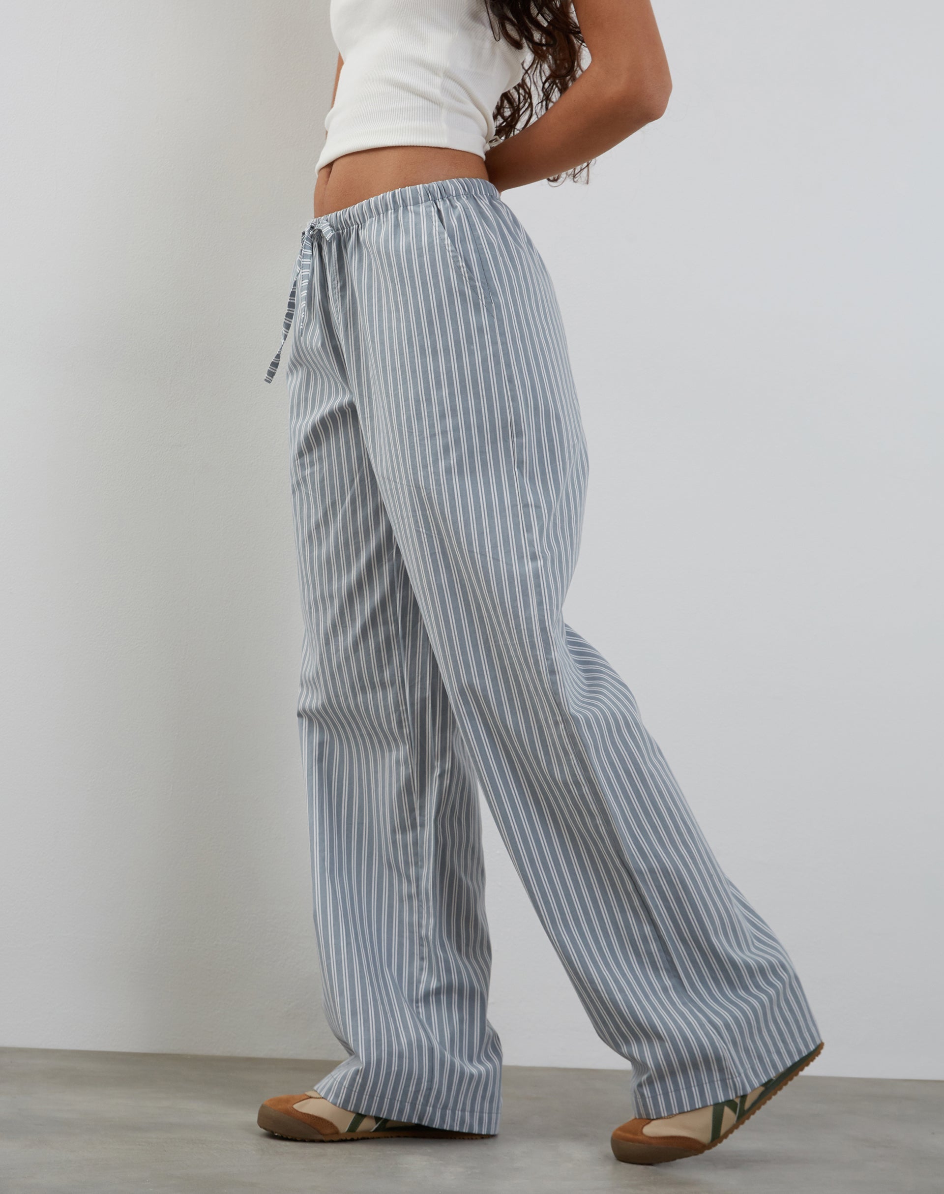 Immagine di Lirura Pantalone a gamba larga in grigio con strisce bianche