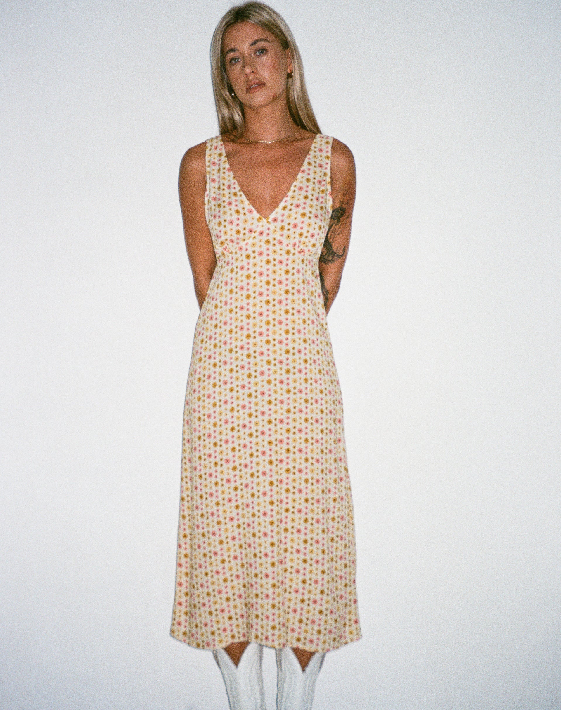 immagine di Lisheva Midi Dress in Daisy Chain Crema