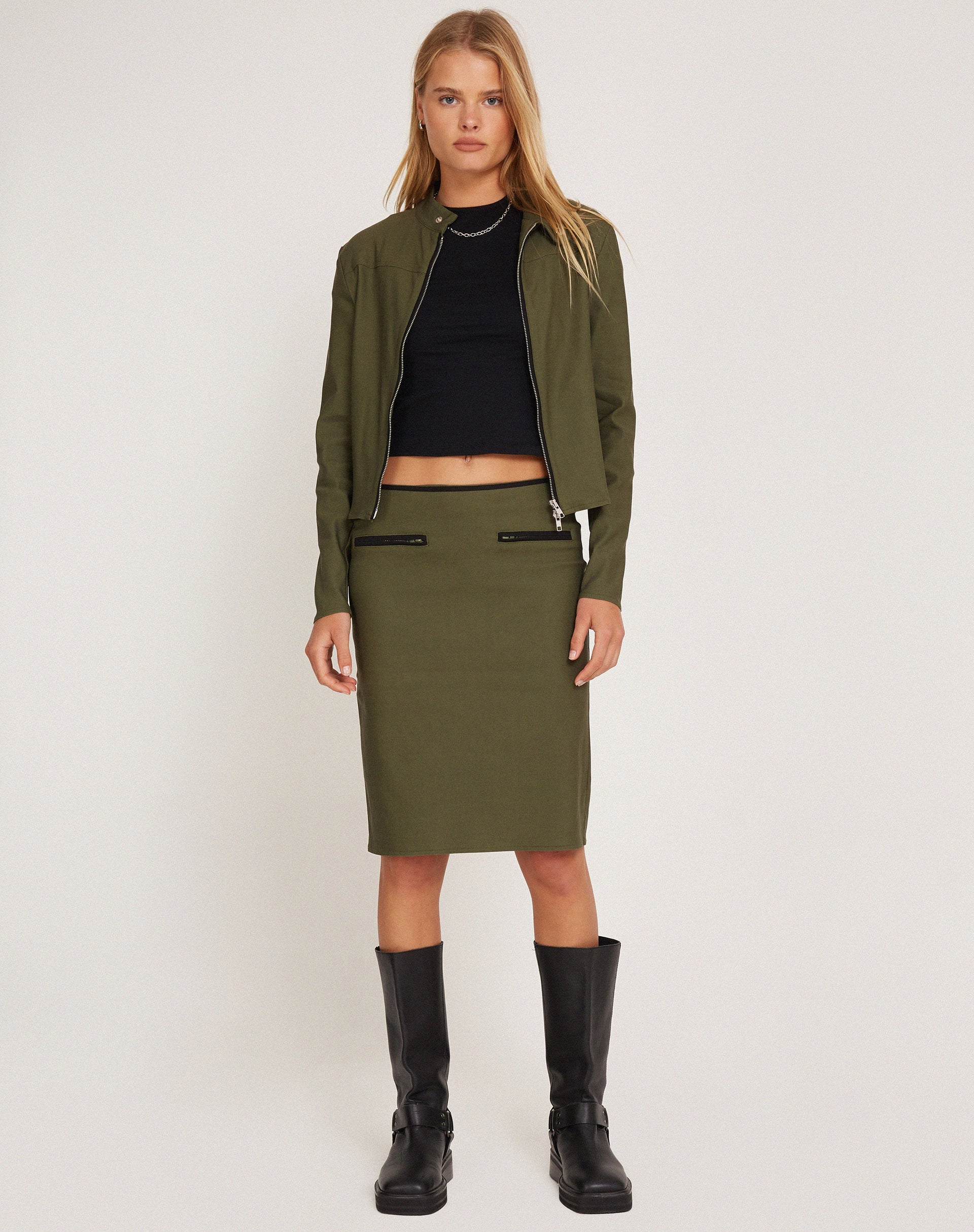 Immagine della giacca Livia in verde militare sartoriale