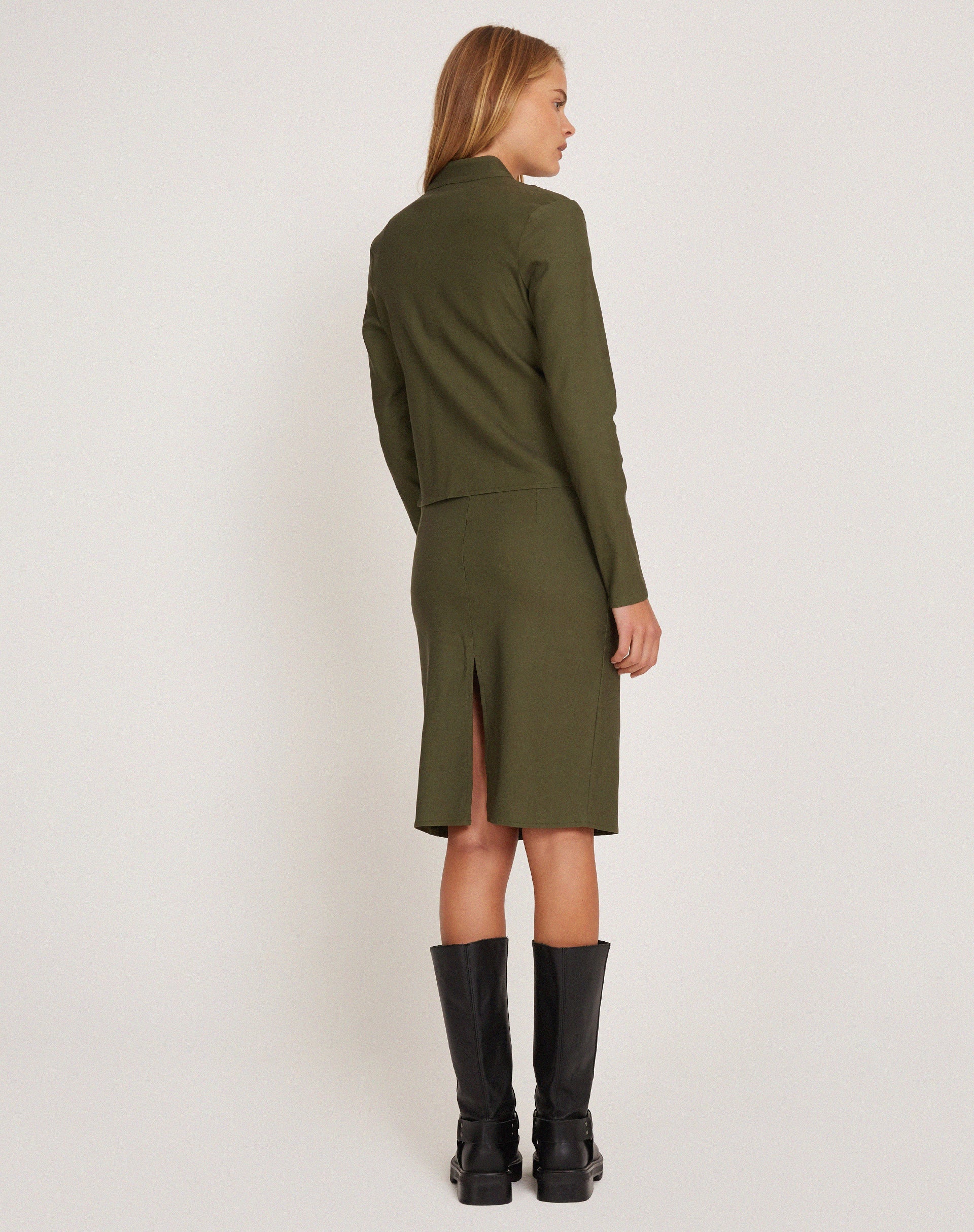 Immagine della giacca Livia in verde militare sartoriale