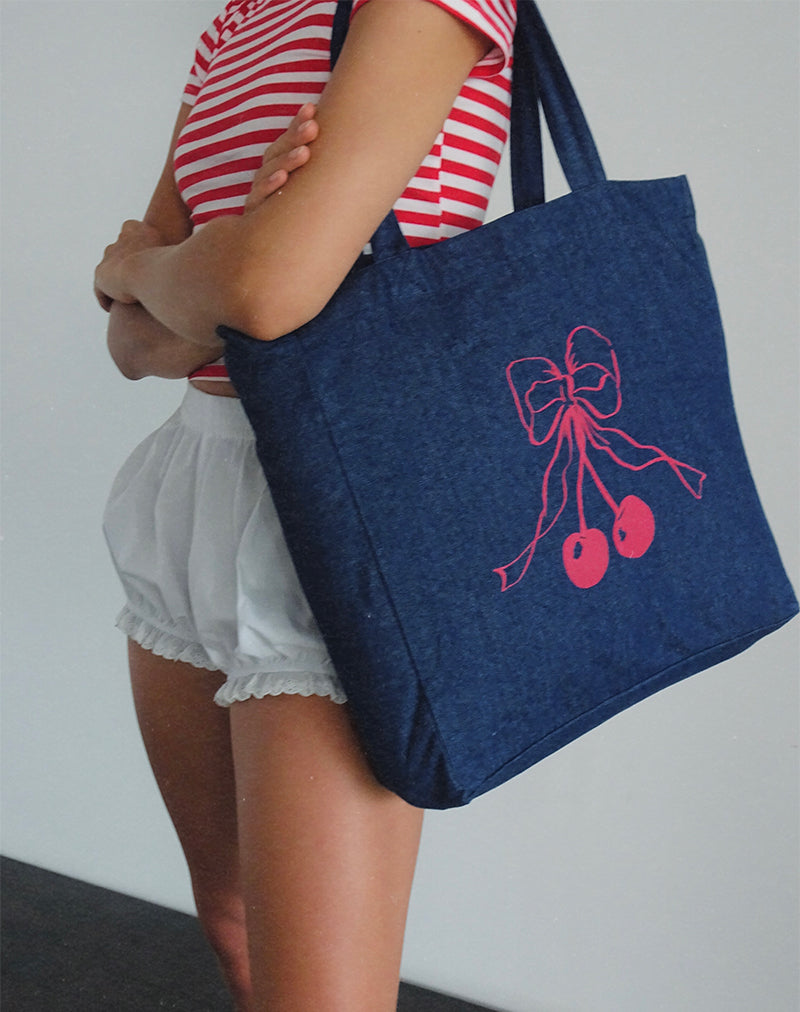 Borsa London in denim indaco con stampa di fiocchi di ciliegie
