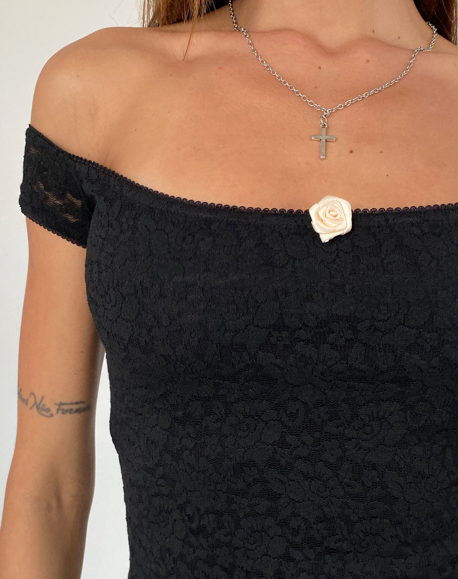 Top Lonnie Bardot in pizzo rosa nero