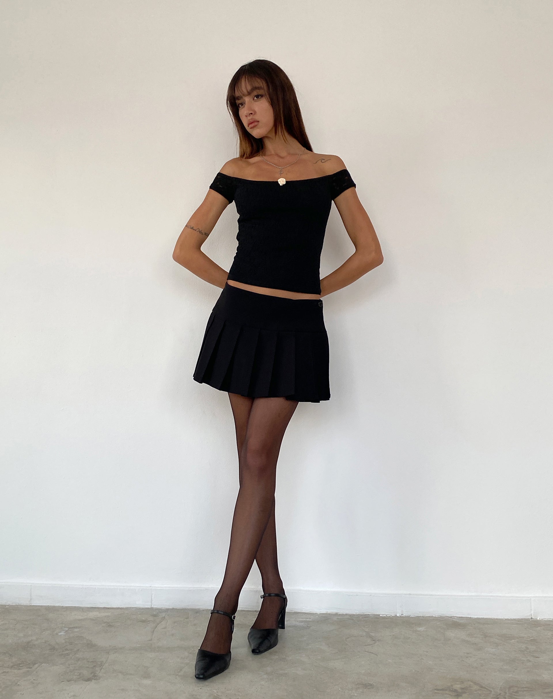 Top Lonnie Bardot in pizzo rosa nero