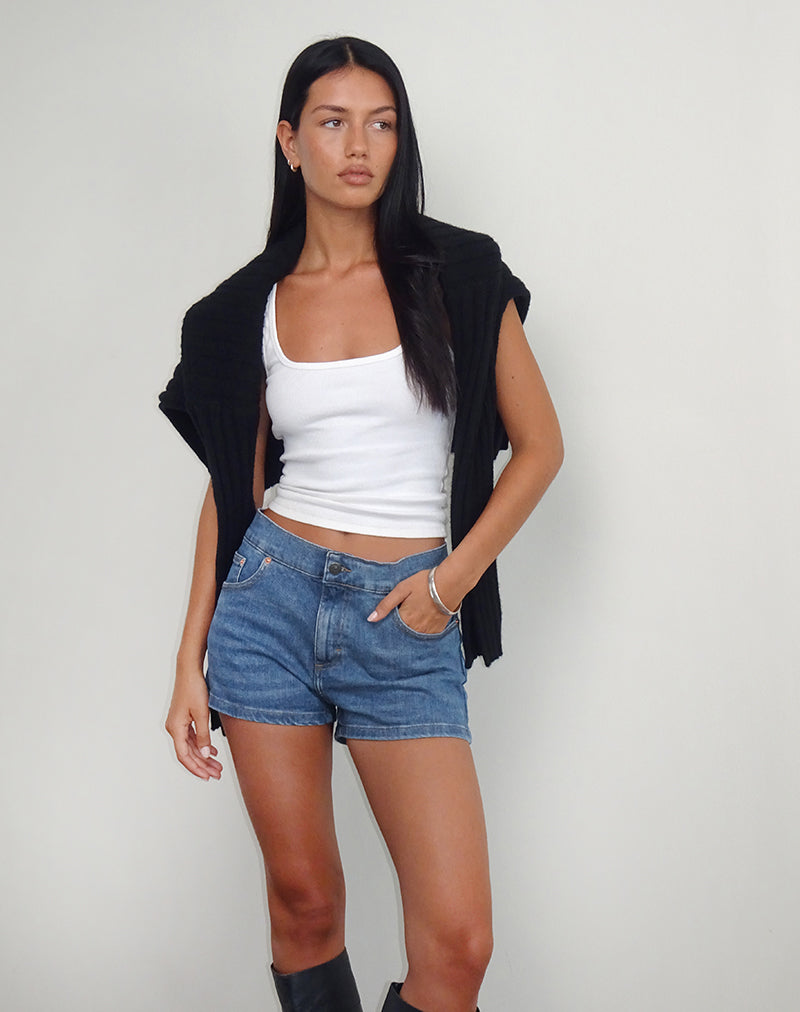 Immagine dei pantaloni caldi in denim a vita bassa in blu baia