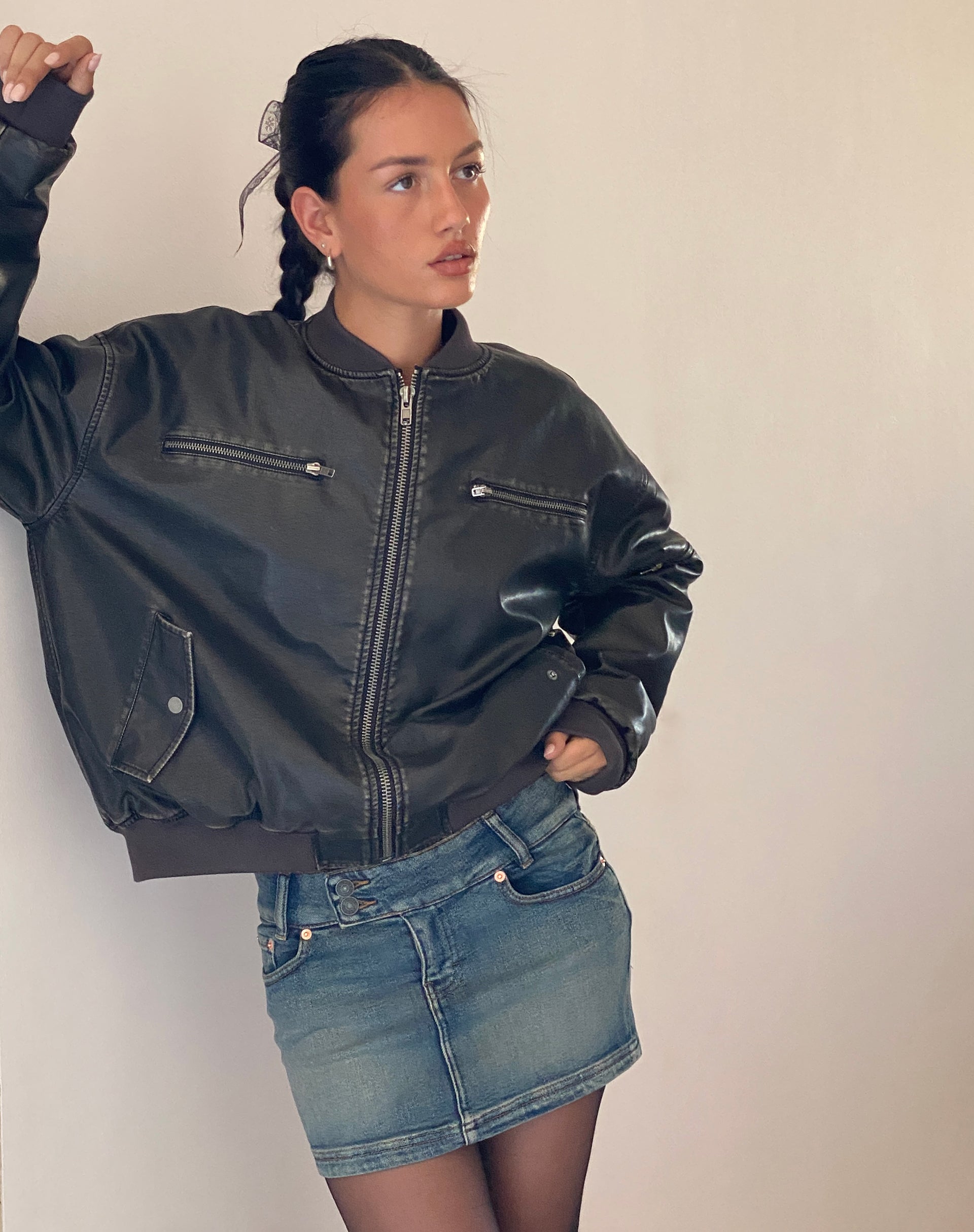 Immagine della minigonna in denim a vita bassa in Desert Wash