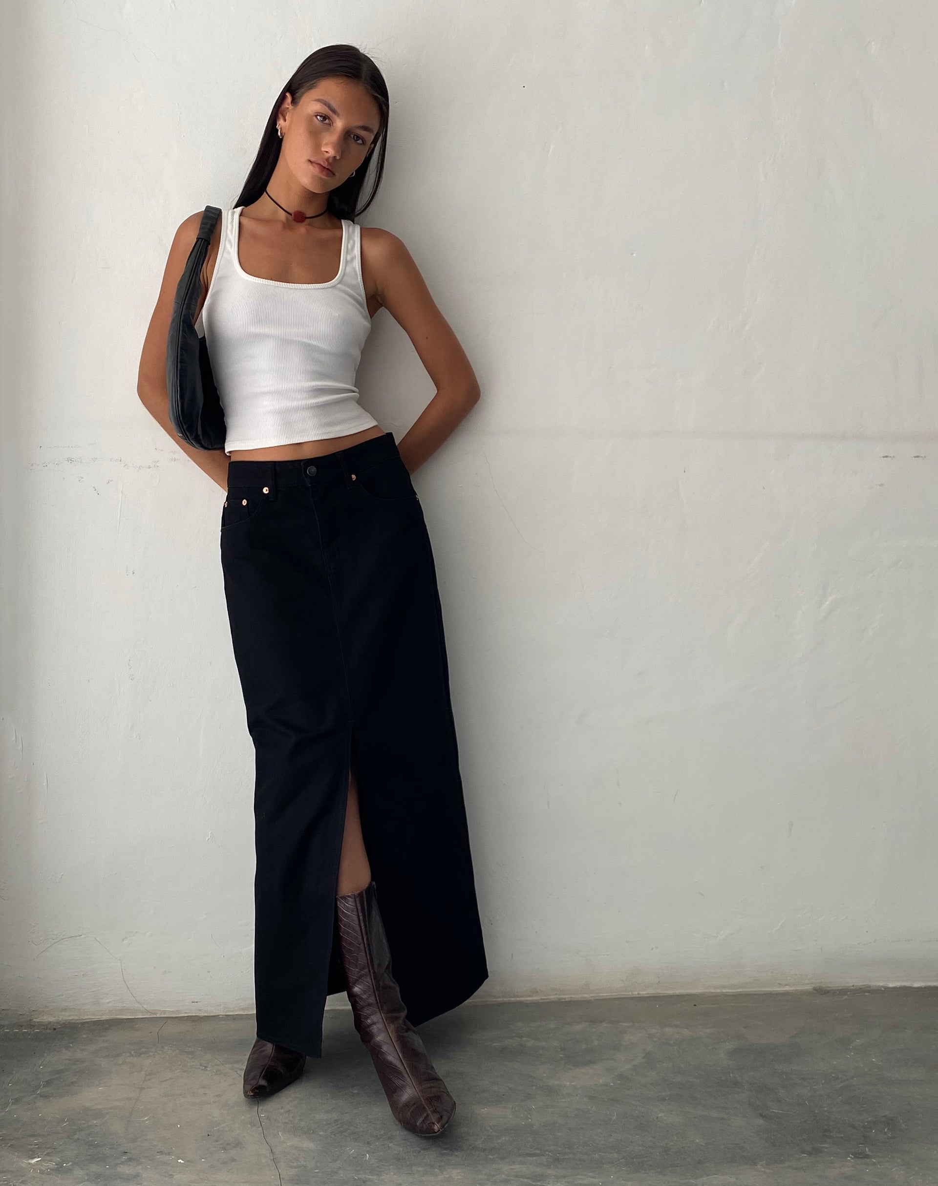 immagine di Maxi gonna a vita bassa in denim con risciacquo nero