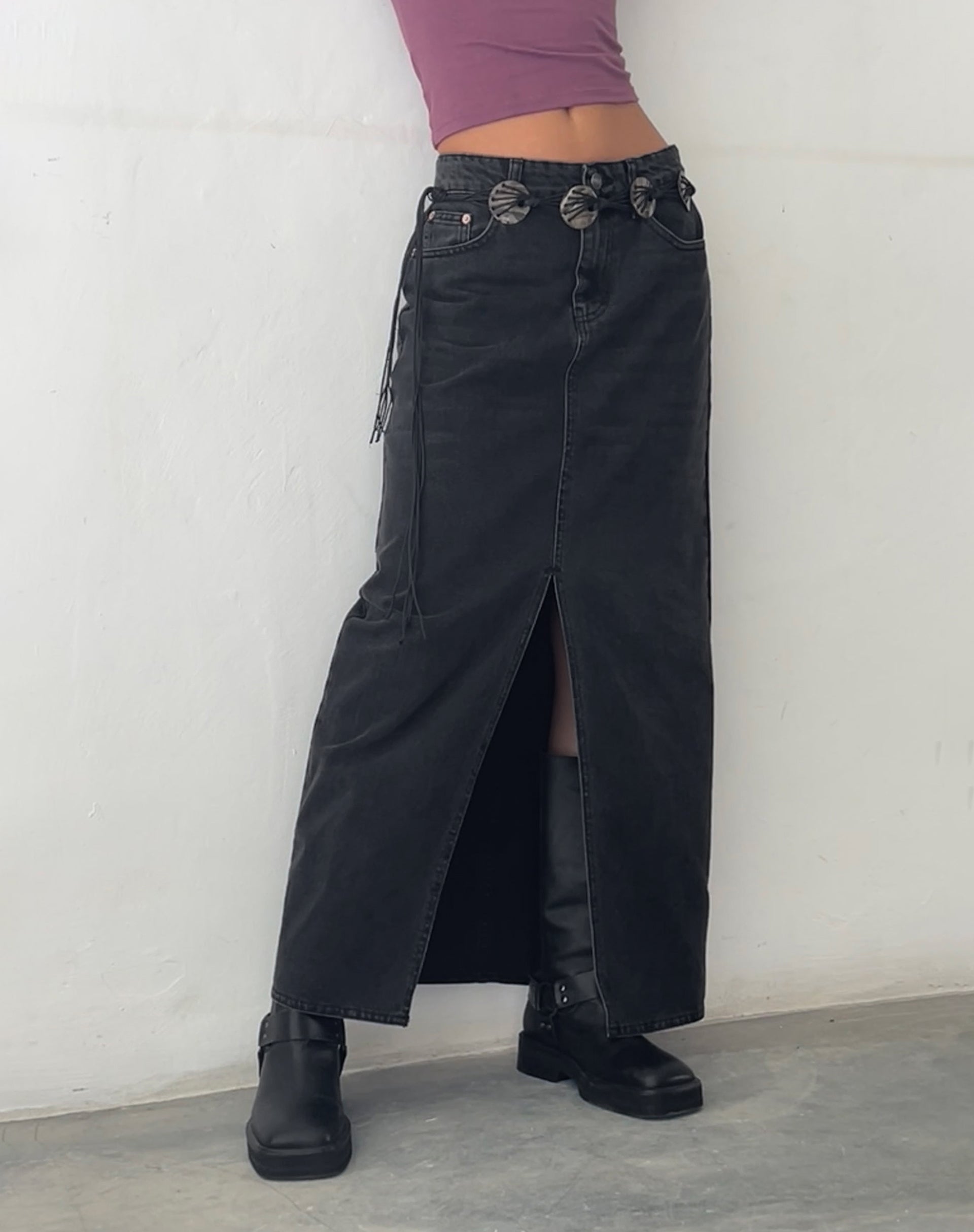 immagine di Maxi gonna di jeans a vita bassa in nero vintage