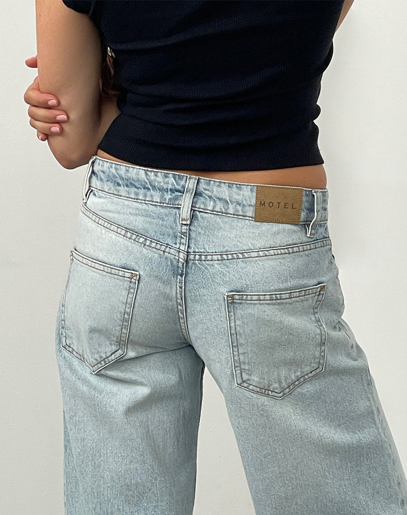 Jeans paralleli a vita bassa in lavaggio chiaro estremo blu