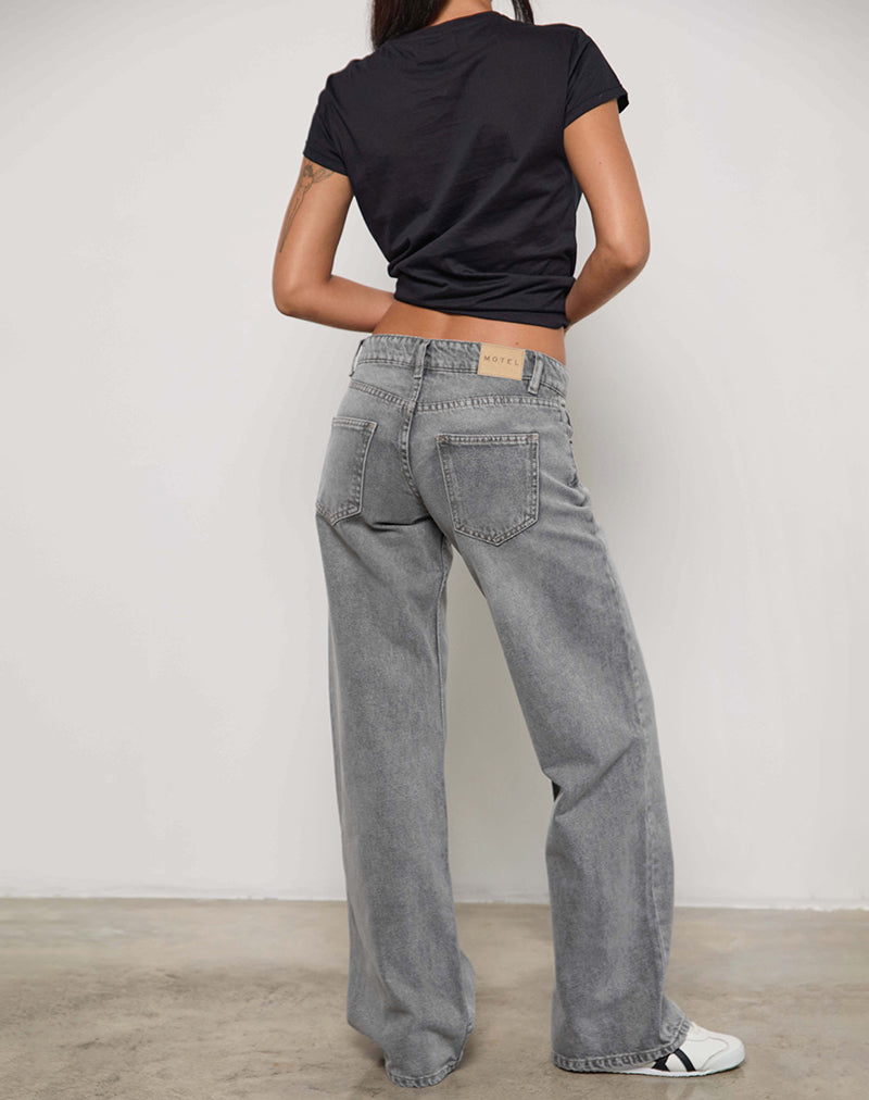 Immagine dei jeans paralleli a vita bassa con lavaggio grigio