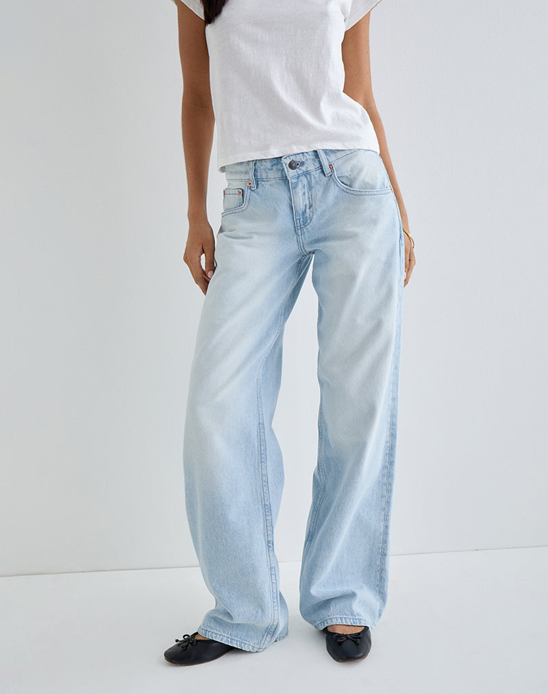 Immagine dei jeans paralleli a vita bassa in blu ghiaccio