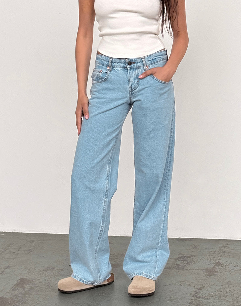 Immagine dei jeans paralleli a vita bassa in lavaggio chiaro blu