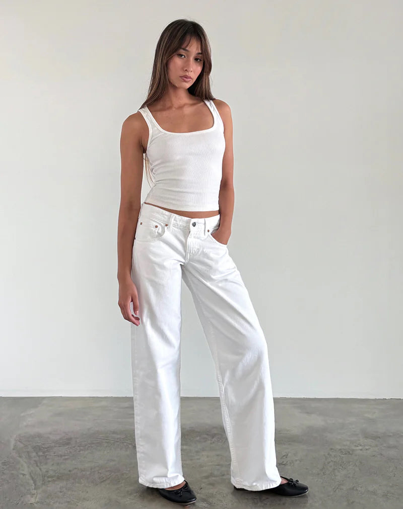 Immagine dei jeans paralleli a vita bassa in vero bianco