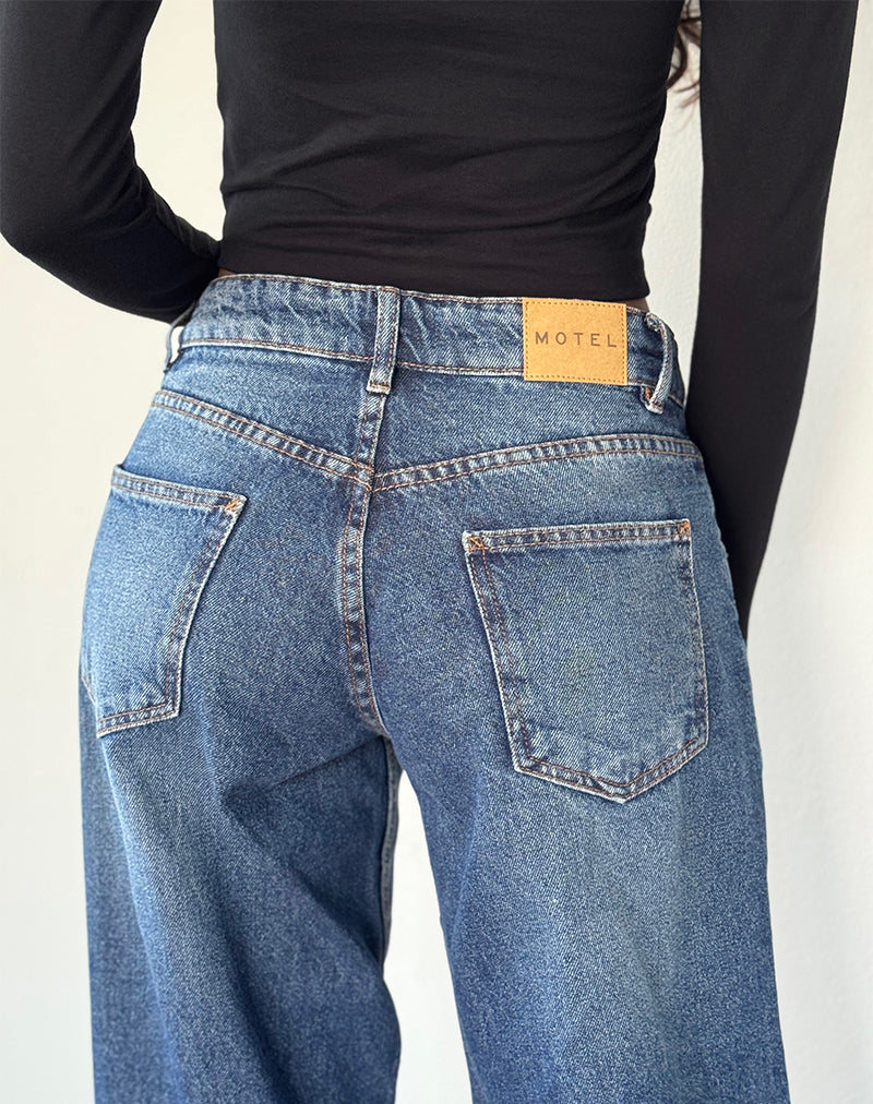 Immagine di Roomy Extra Wide Low Rise Jean in College Blue