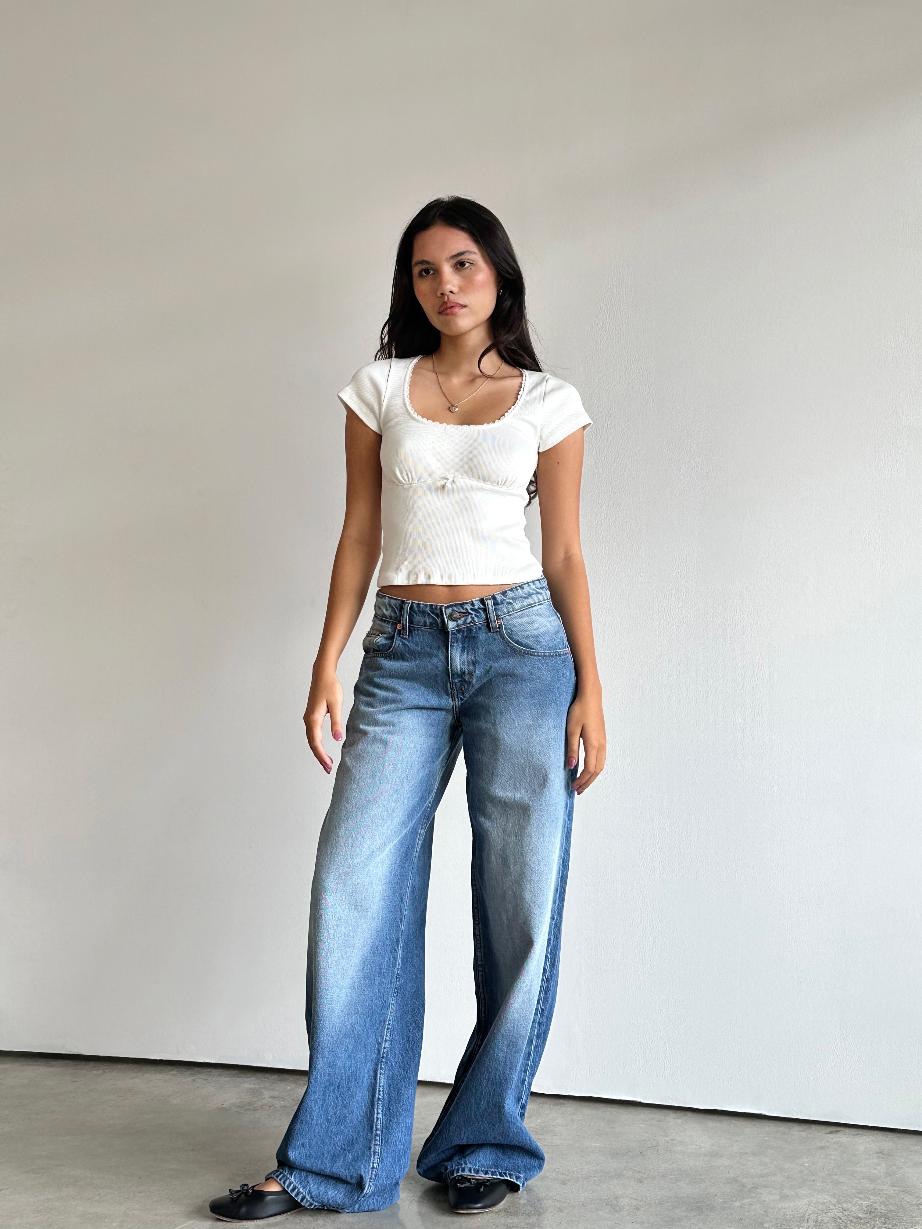 Immagine di Roomy Jeans extra larghi a vita bassa in lavaggio blu marino
