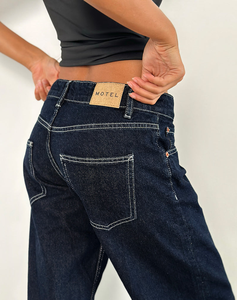 Immagine dei jeans paralleli a vita bassa in Indigo con cuciture a contrasto