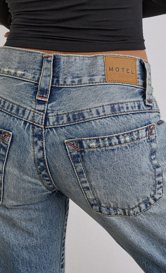 Strappato a vita bassa con cuciture ritorte