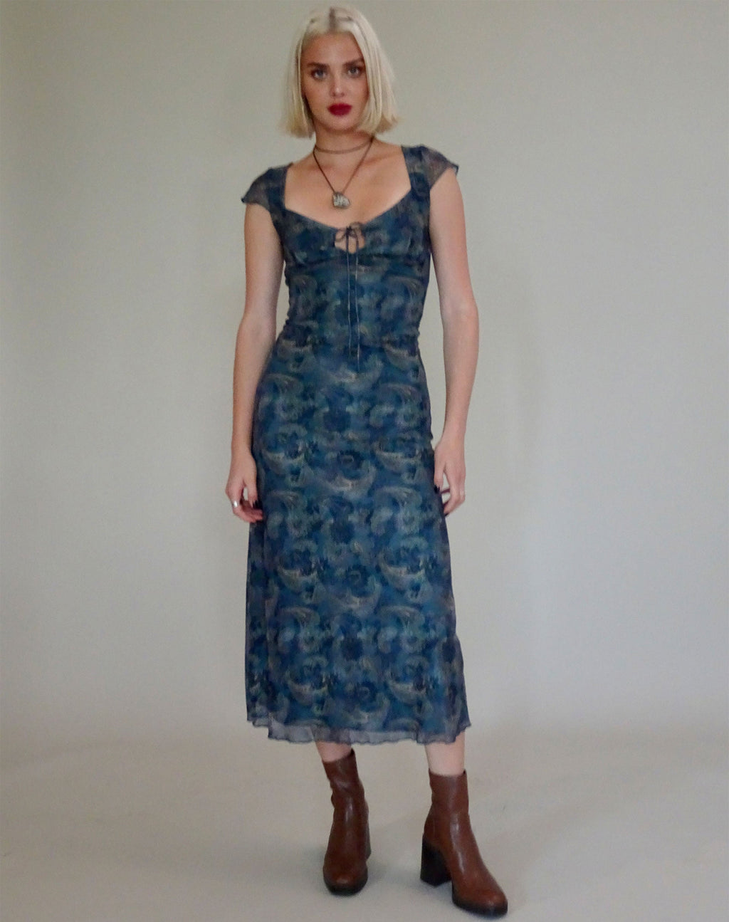 Lunama - Vestito midi in rete con motivo Paisley blu tono su tono