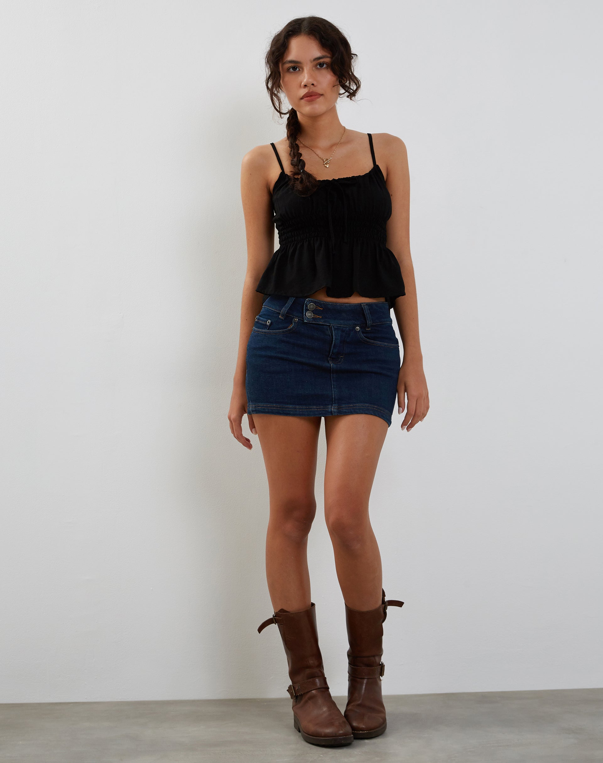 Immagine di Lyncia Tie Front Cami Top in nero