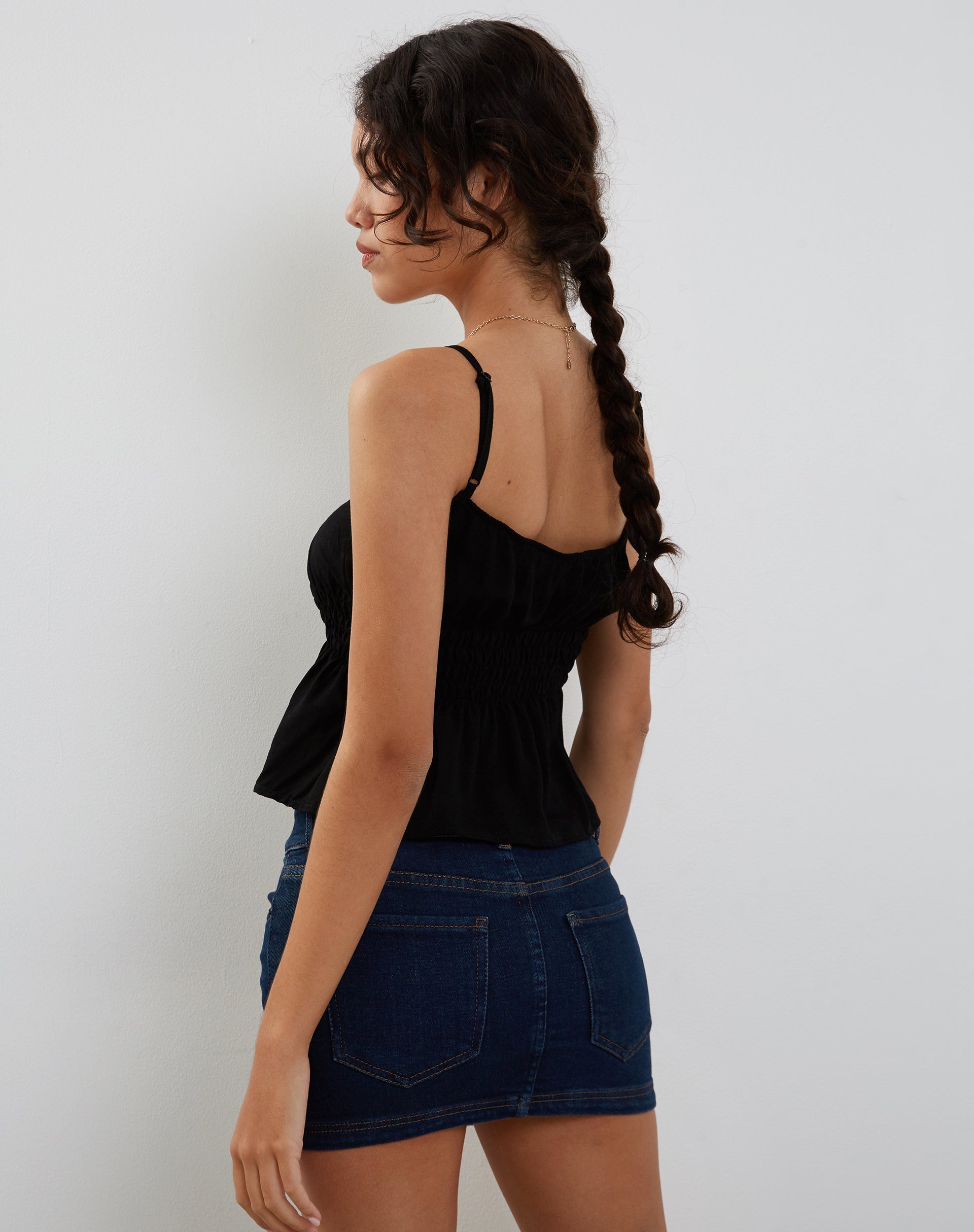 Immagine di Lyncia Tie Front Cami Top in nero