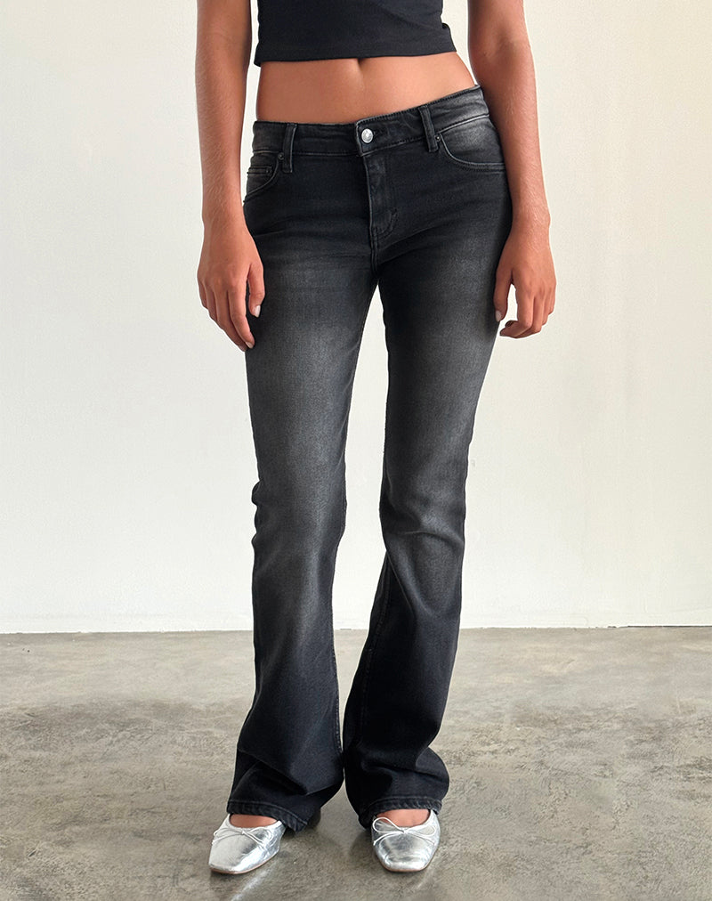 Jeans svasati a vita bassa in nero estremo