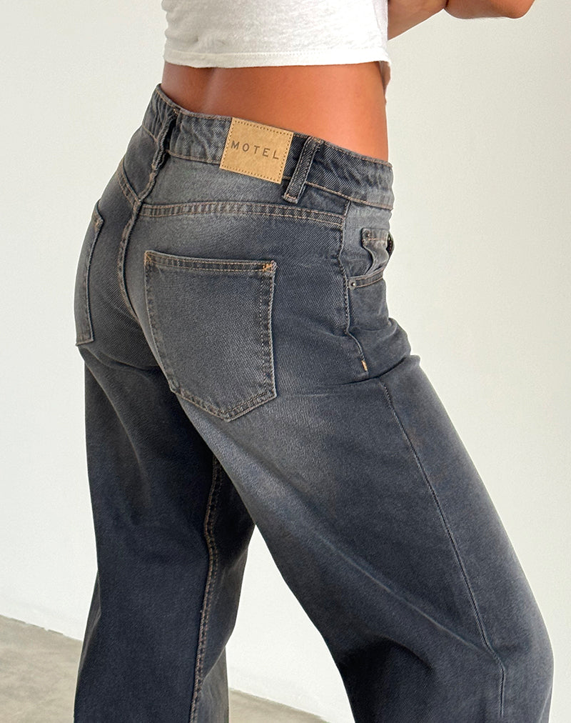 Immagine dei jeans paralleli a vita bassa in grigio usato Bleach