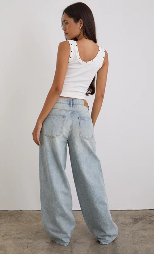 Basso, cucito e spazioso