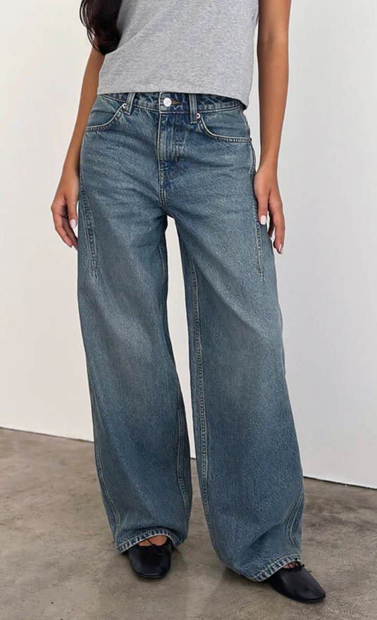 Basso, cucito e spazioso