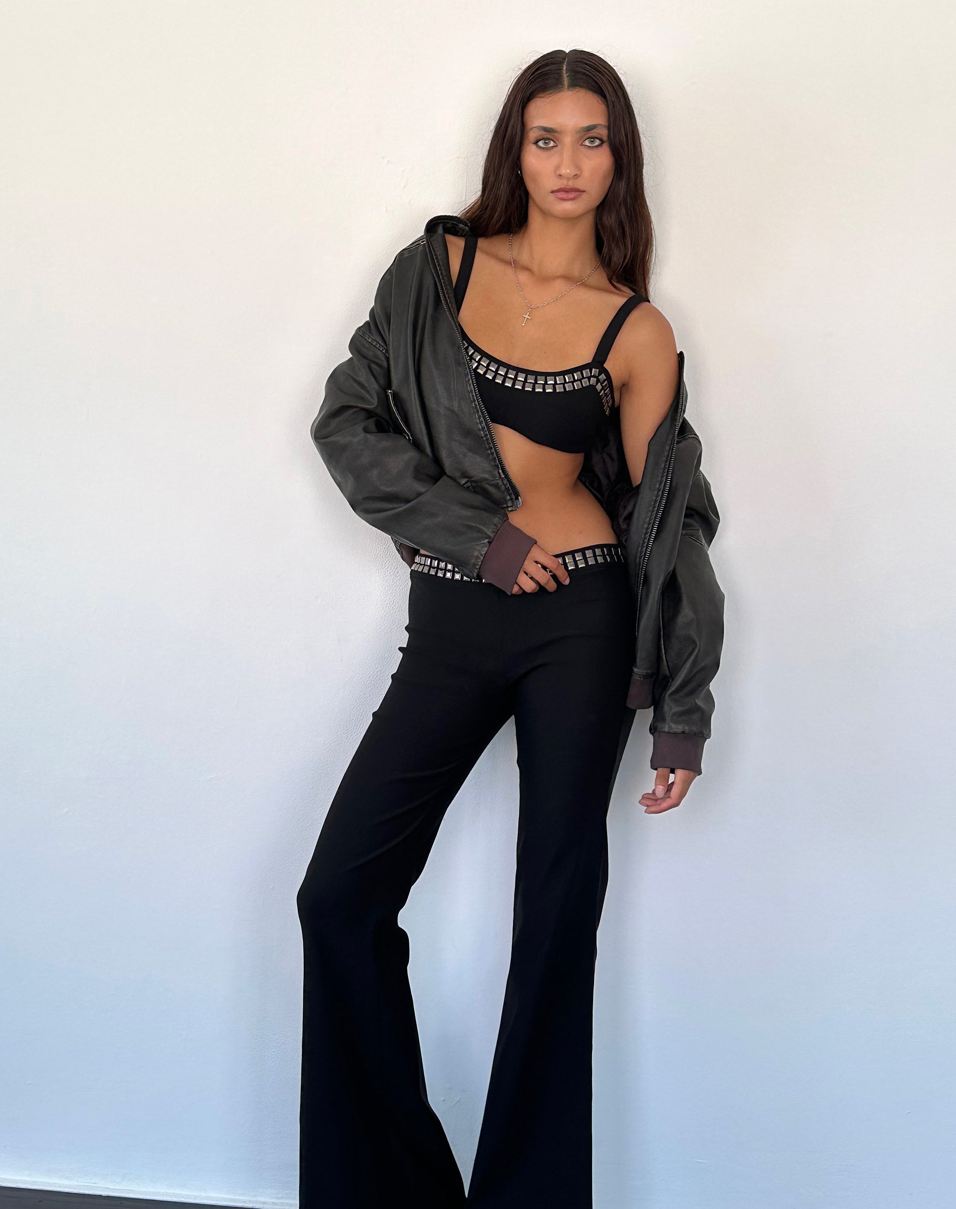 Immagine di Macias Pantaloni svasati con borchie in nero Sartoria