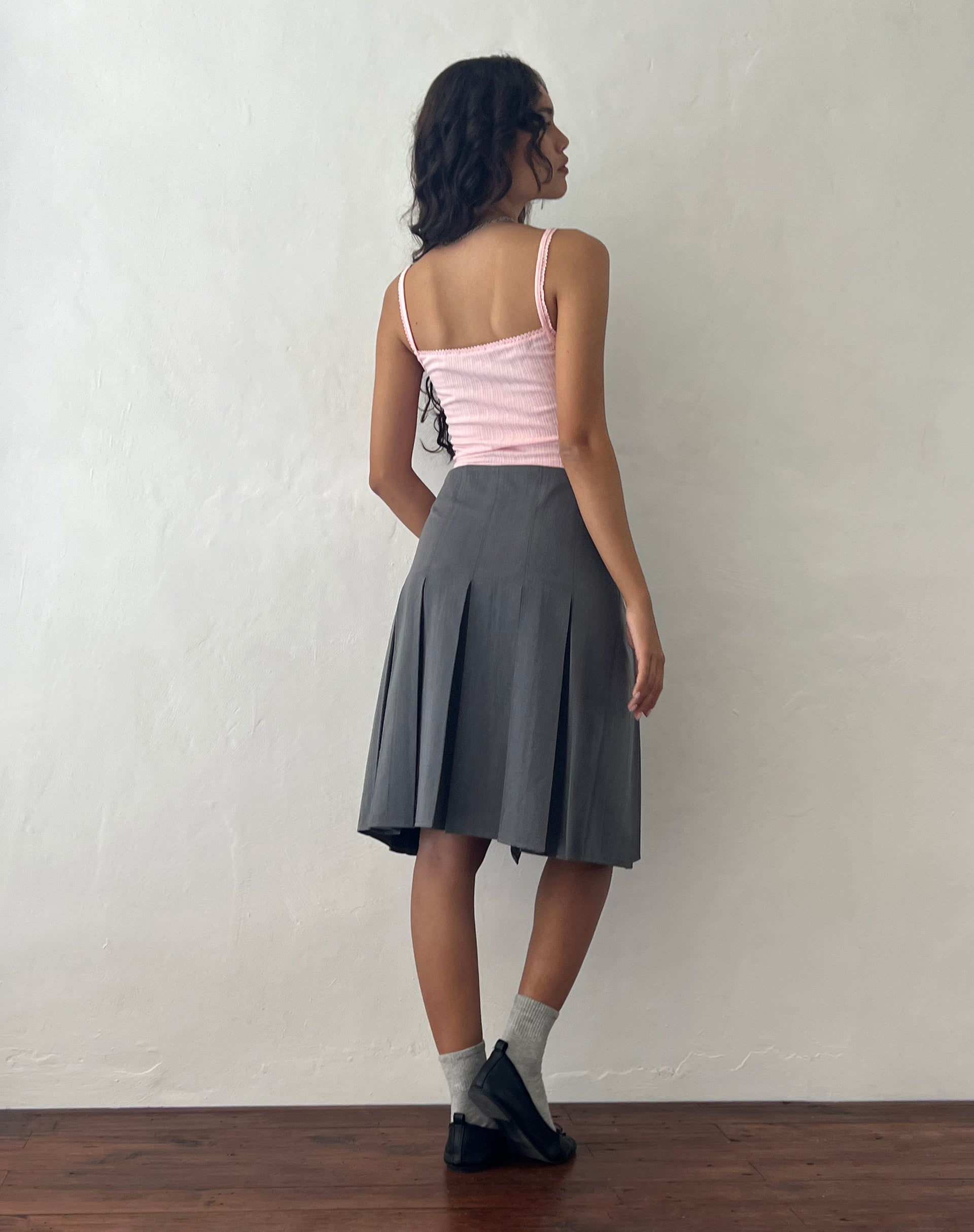 immagine di Madelyn Gonna midi plissettata in Charcoal Sartoriale