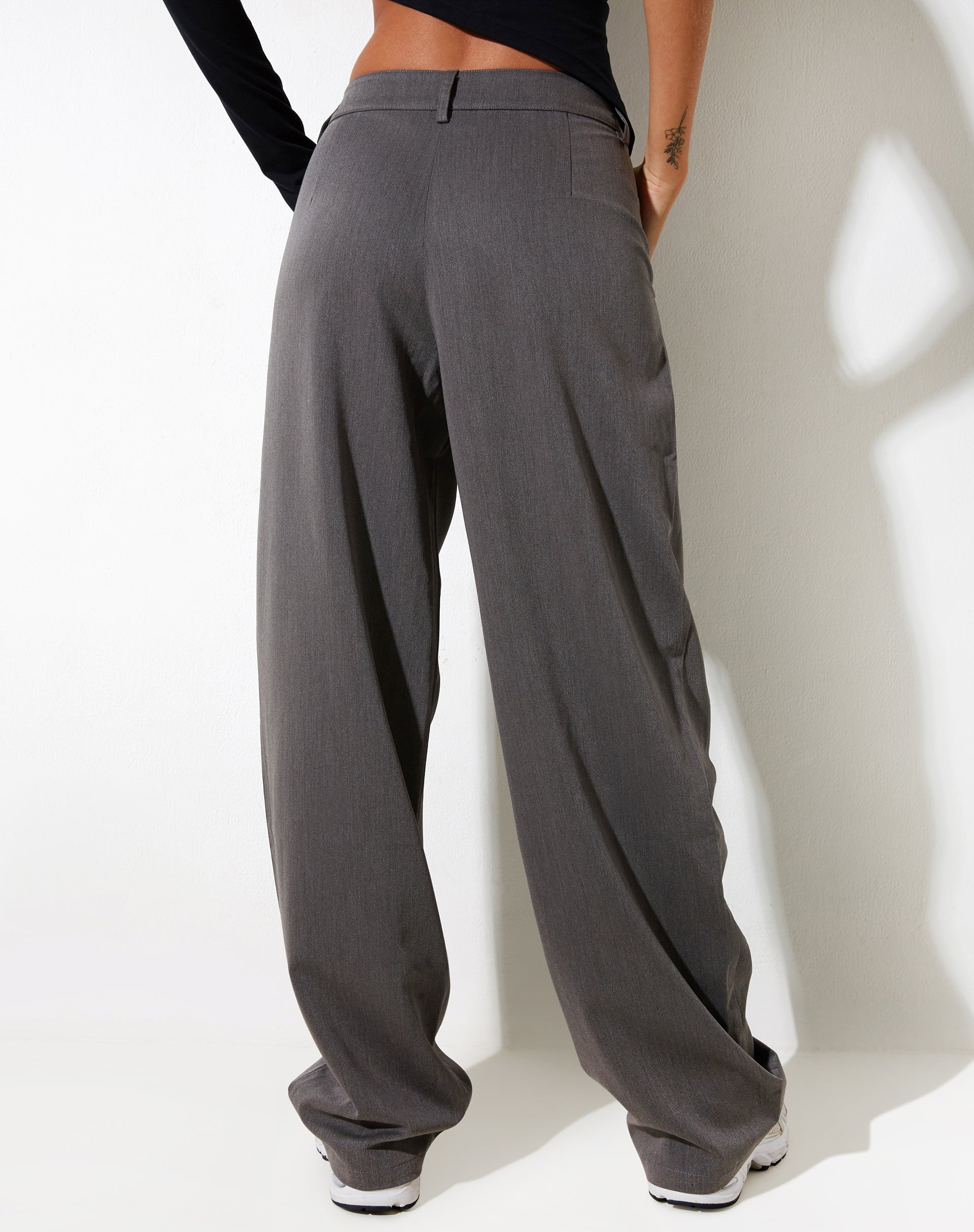IMMAGINE DI Sakaria Pantalone a gamba larga in Charcoal sartoriale