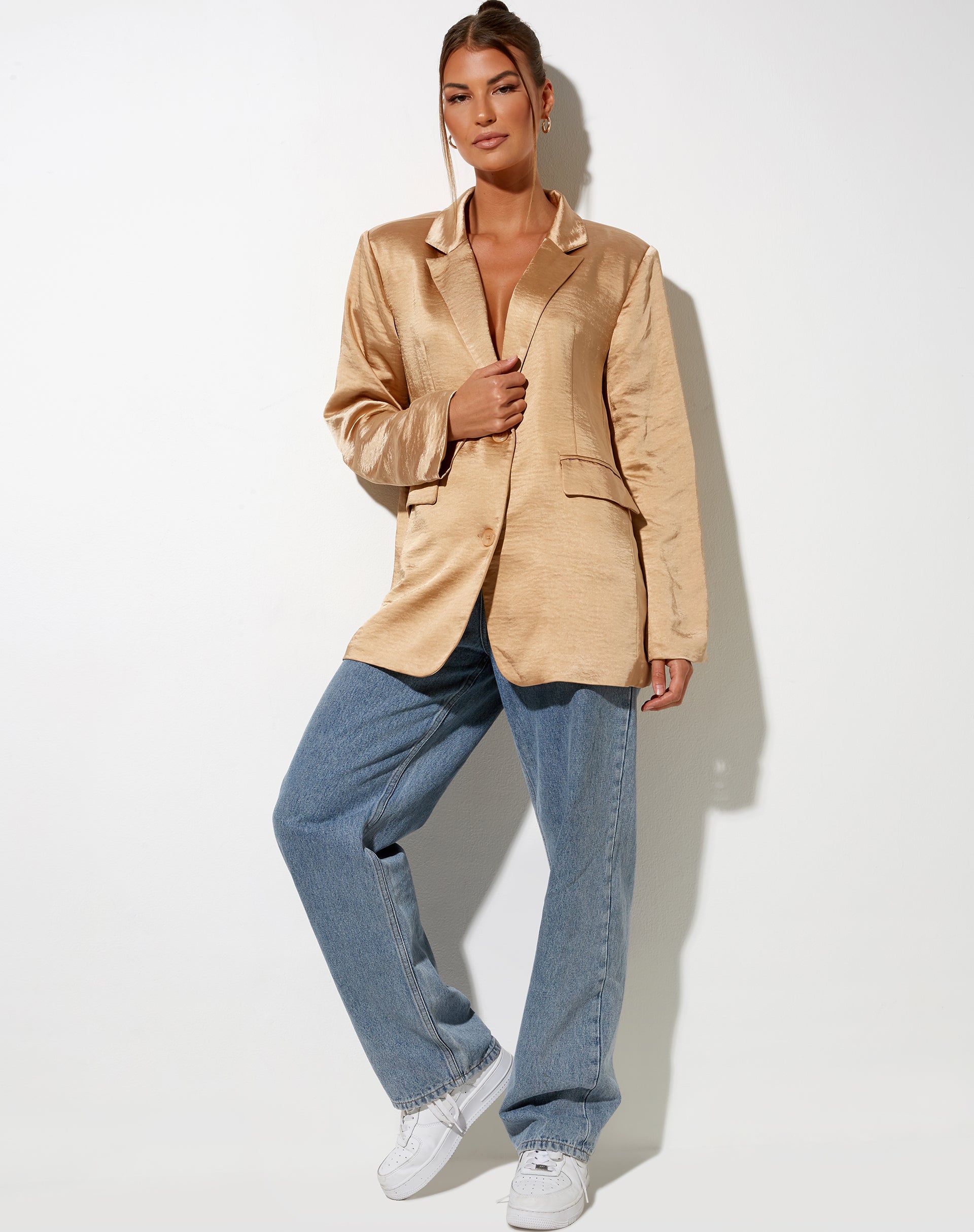 Immagine di Maiwa Blazer in Satin Golden Sand