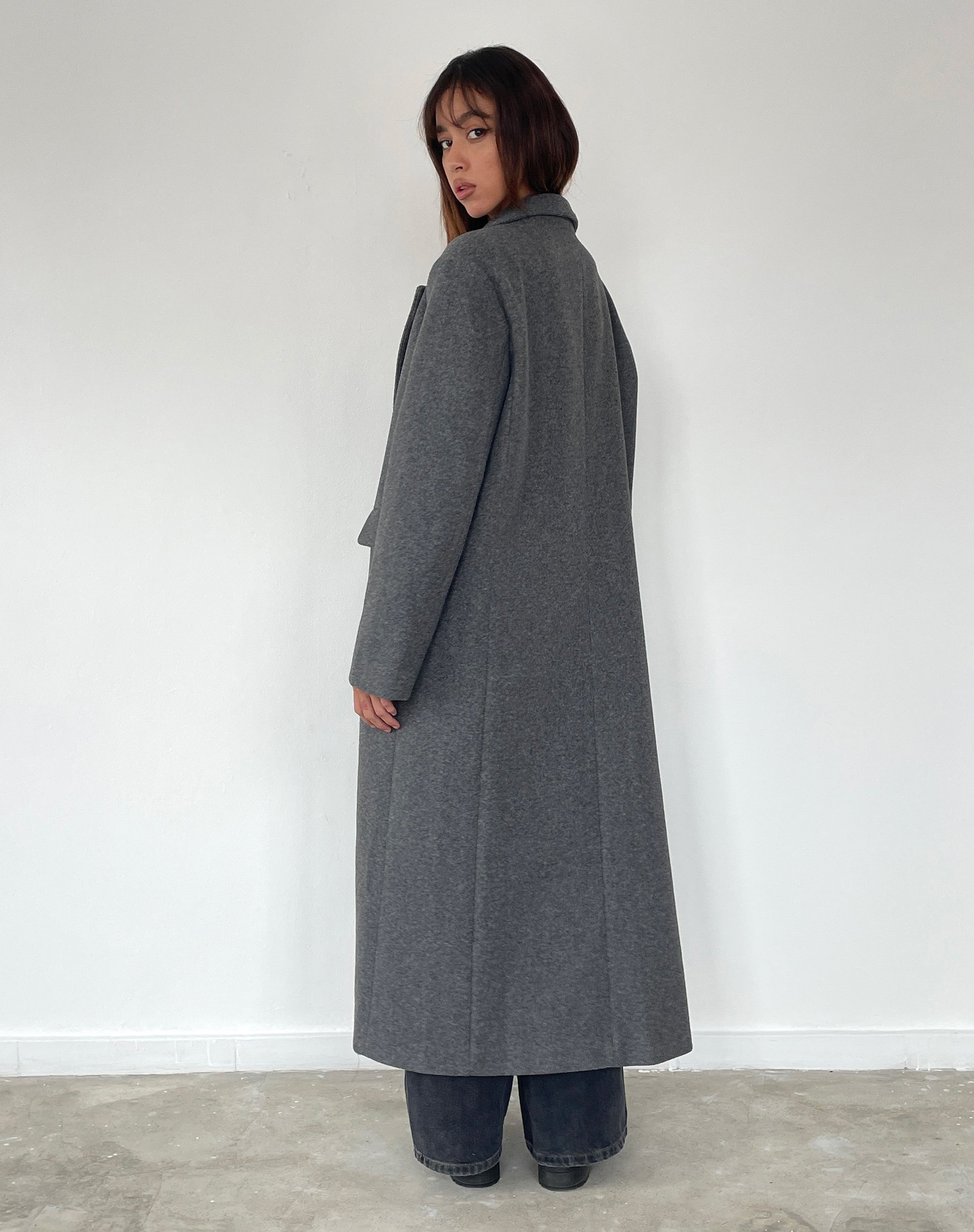 Immagine del cappotto di lana Malati Longline in Charcoal