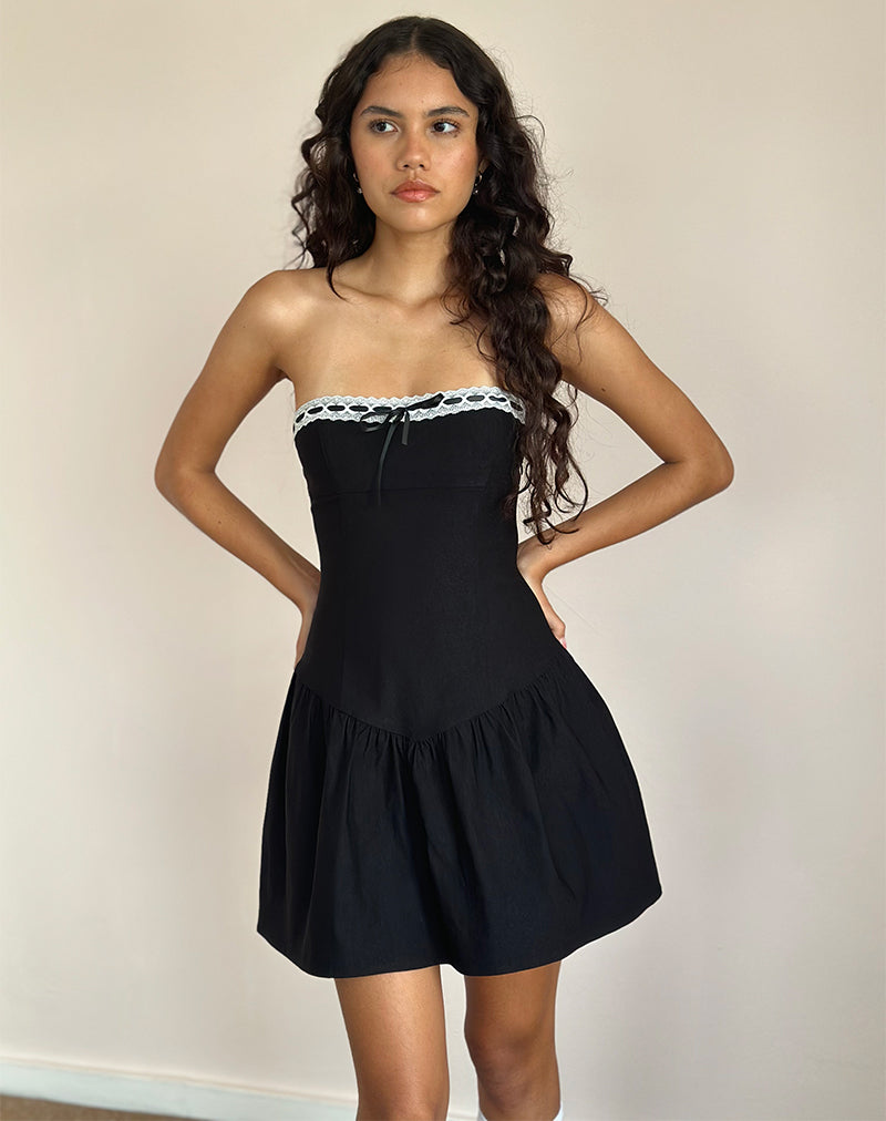 Immagine di Manisha Mini Dress in nero con rifiniture bianche
