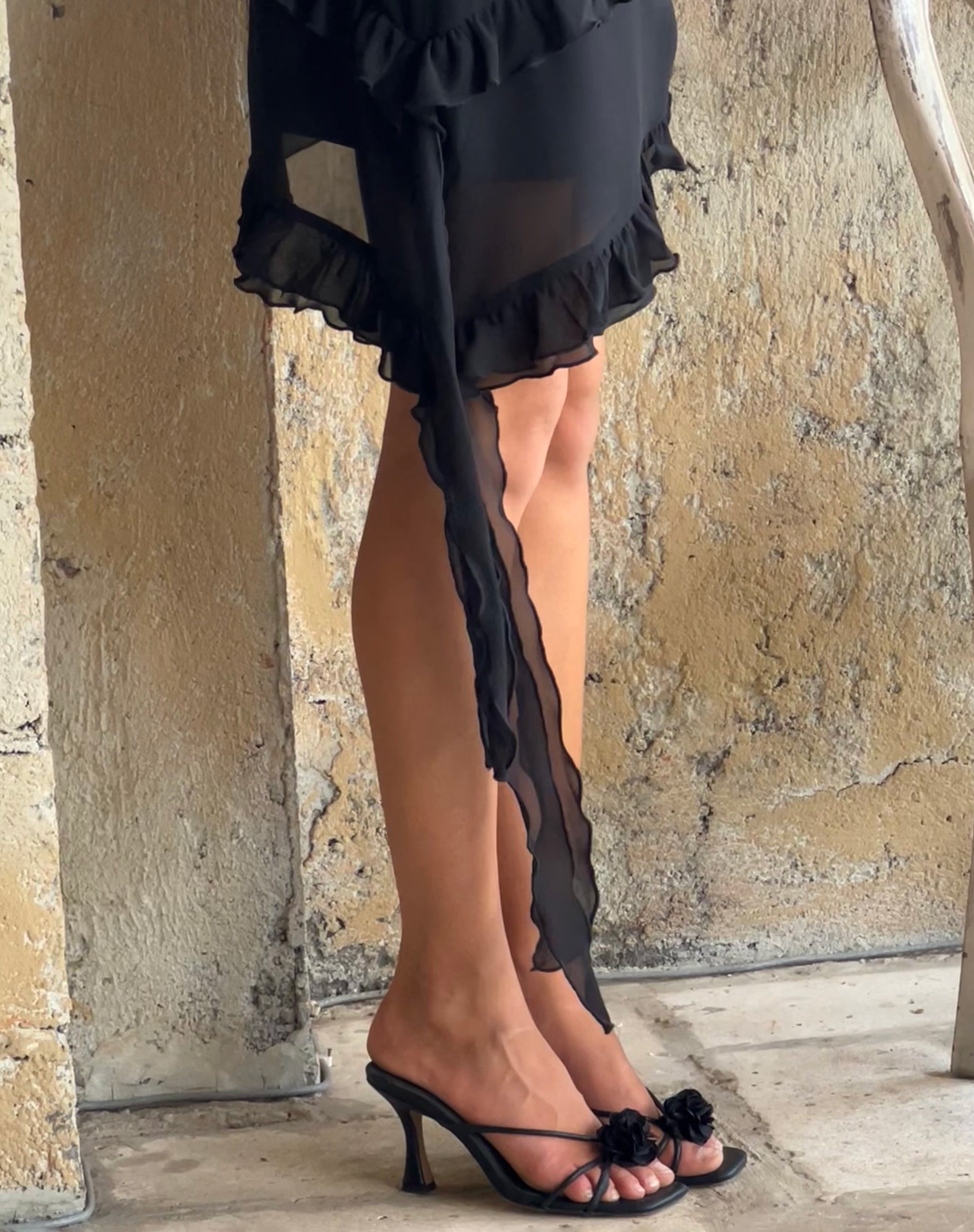 Immagine di Margaret Mini abito con volant in chiffon nero con rosetta