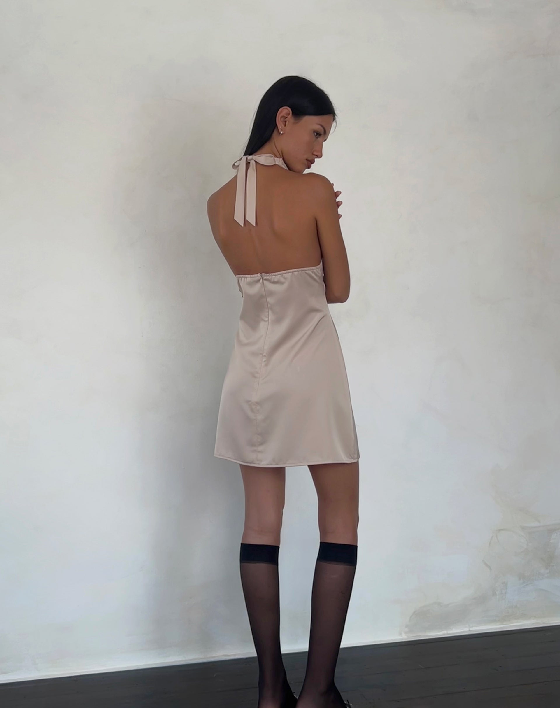 Immagine di Maruko Mini abito a collo alto in raso Champagne
