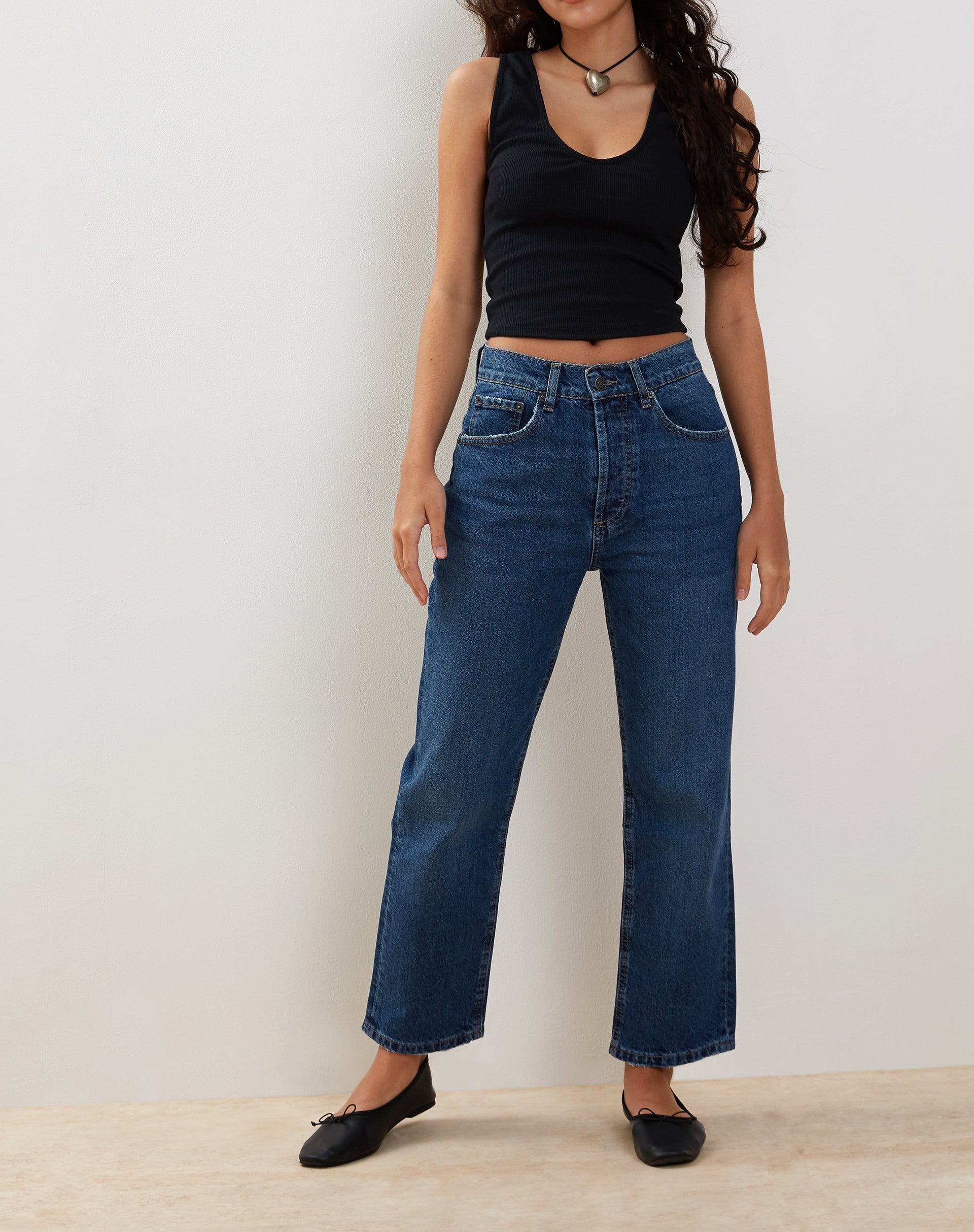 Immagine di Jeans a gamba dritta a vita media in blu medio Denim usato