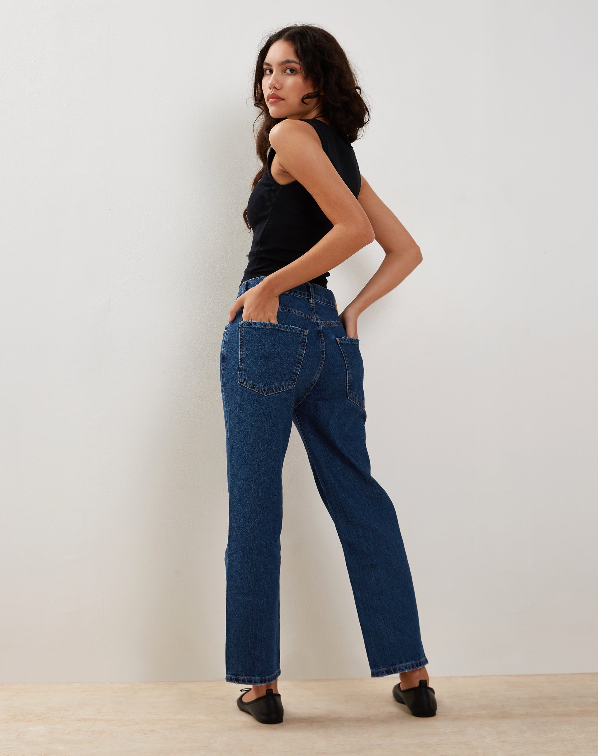Immagine di Jeans a gamba dritta a vita media in blu medio Denim usato