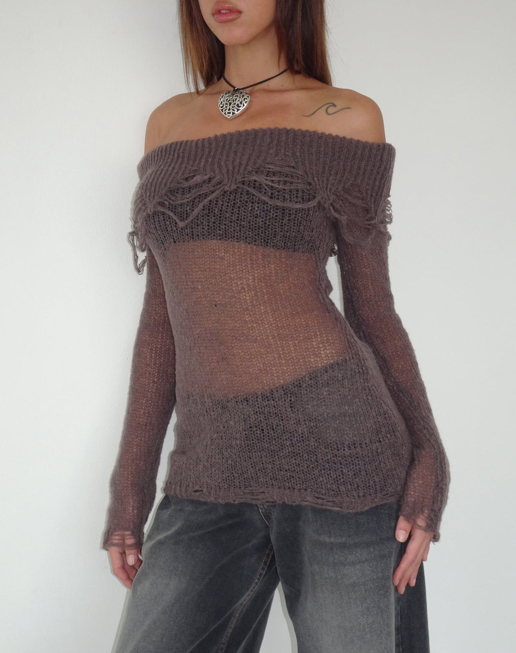 Top Bardot a maniche lunghe in maglia Milena Distress in marrone